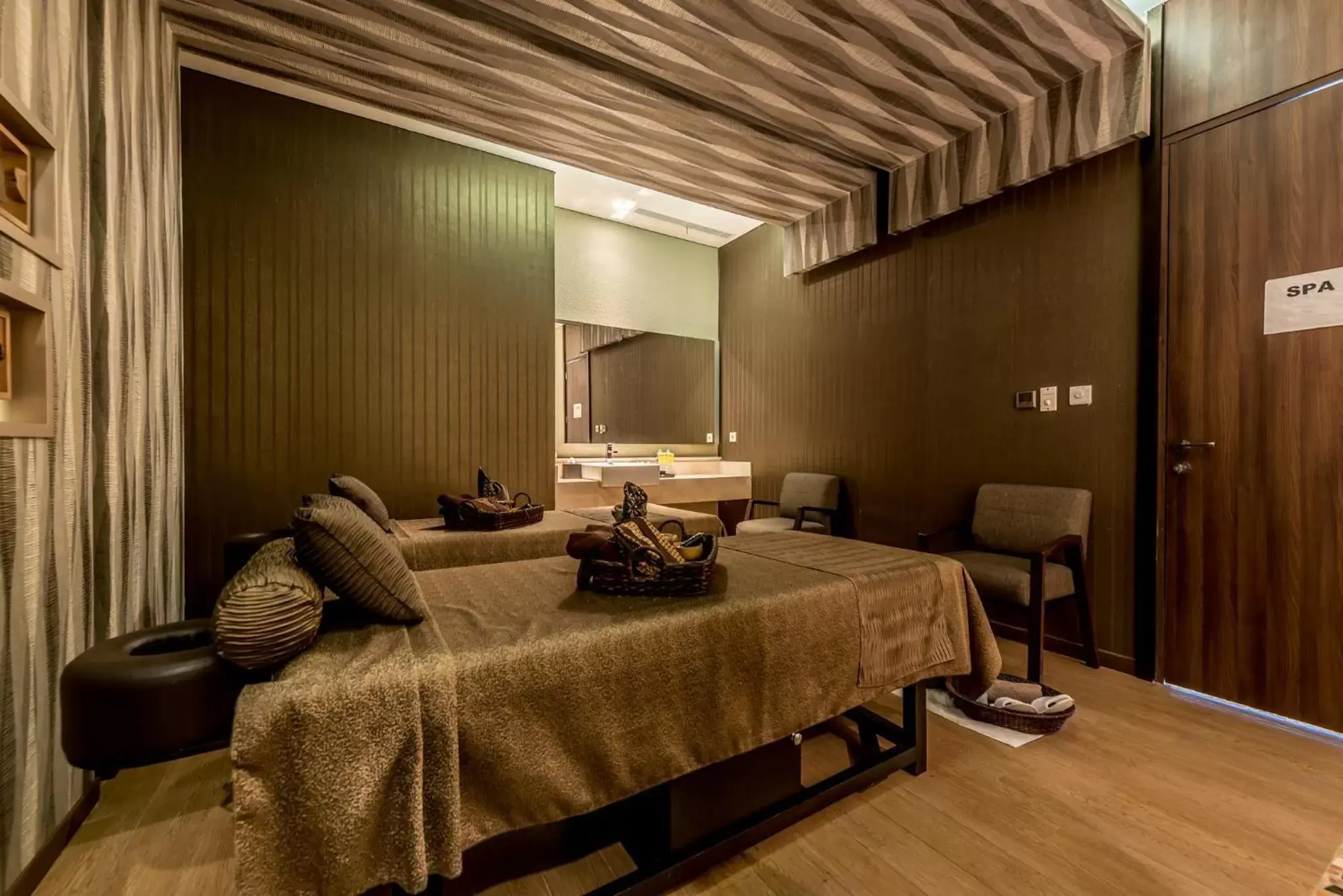 Spa and wellness centre/facilities, Bed in Holiday Inn Cikarang Jababeka, an IHG Hotel