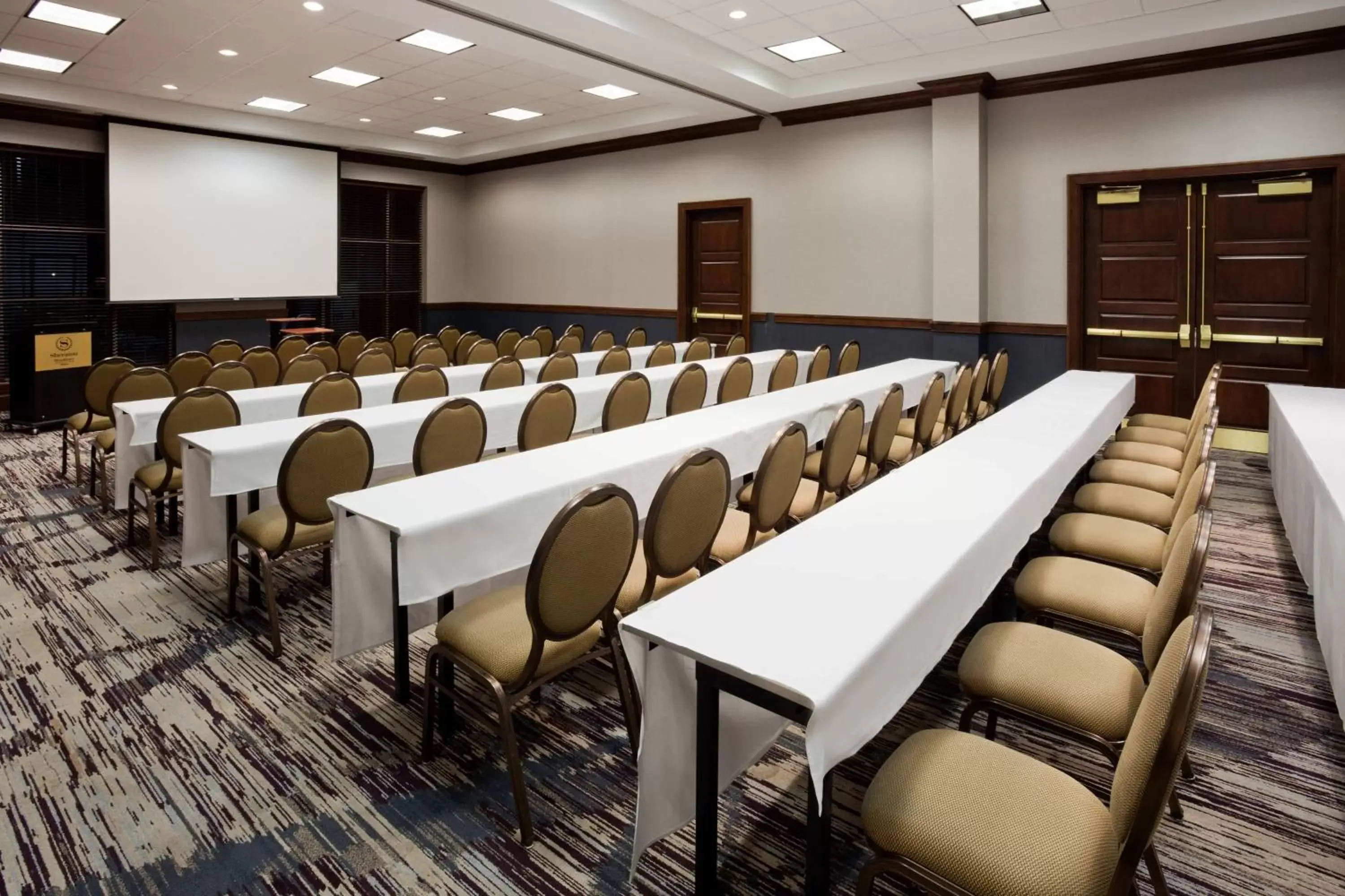 Meeting/conference room in Sheraton St Paul Woodbury Hotel