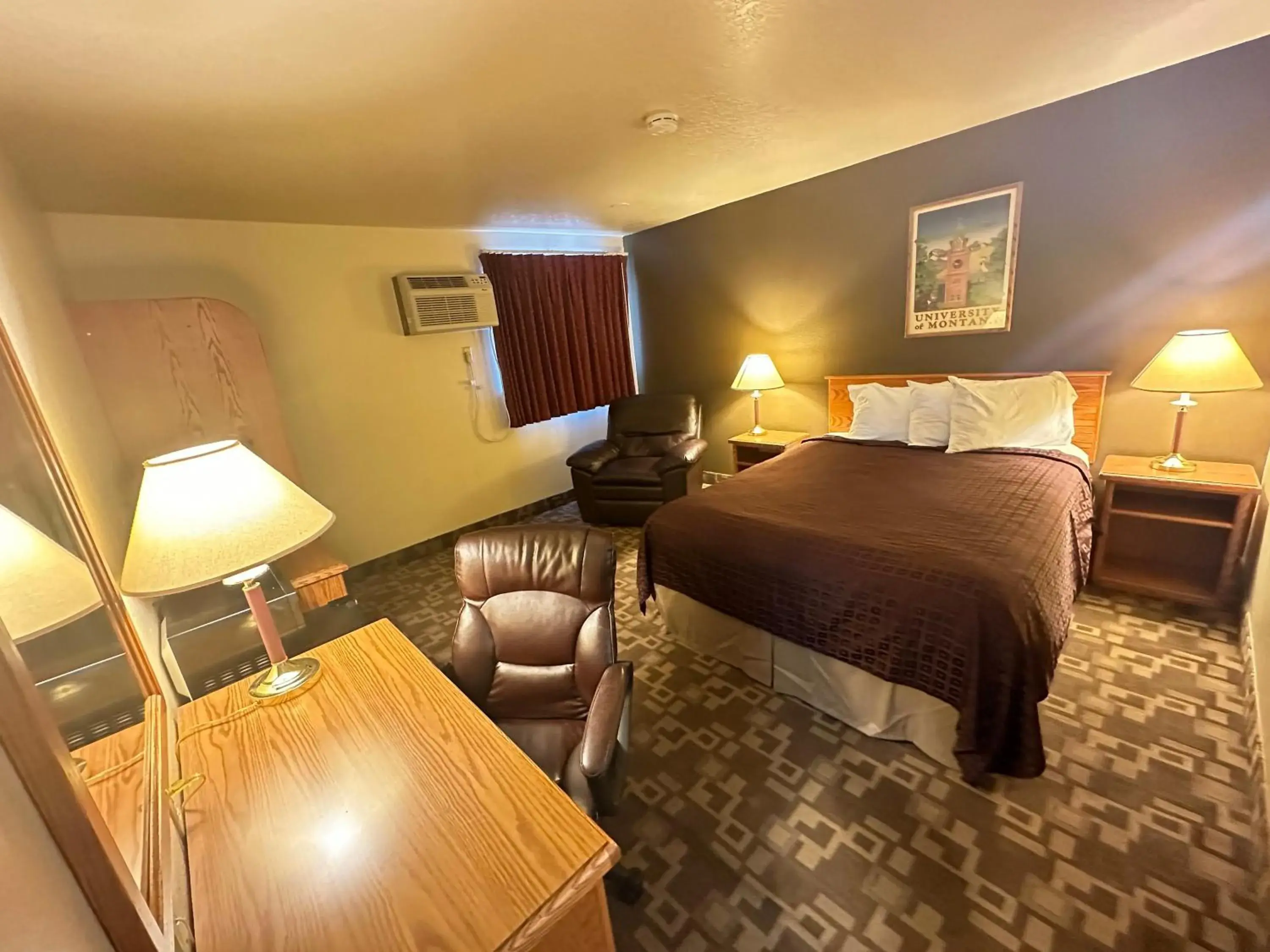 Photo of the whole room, Bed in FairBridge Inn, Suites & Conference Center – Missoula