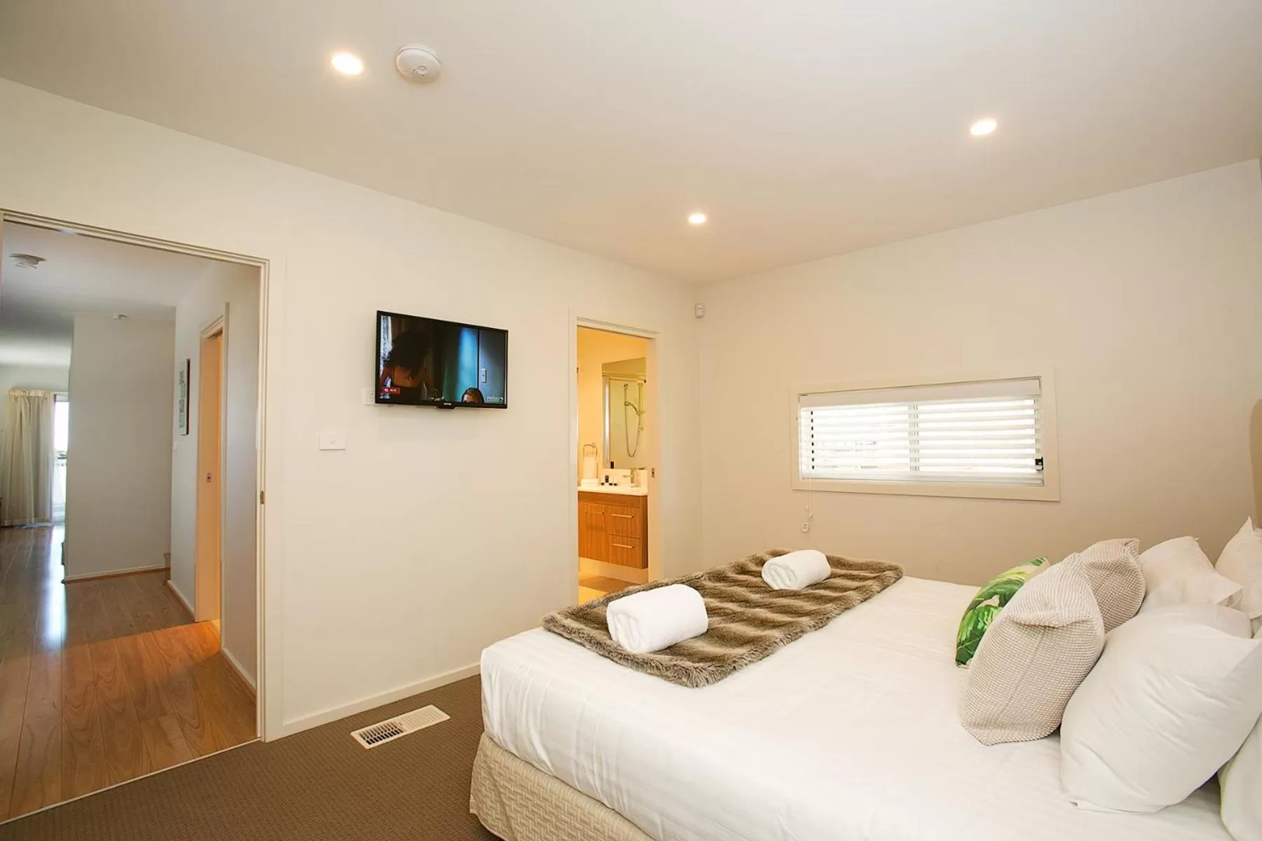 Townhouse 3 Bedroom in Caves Coastal Bar & Bungalows