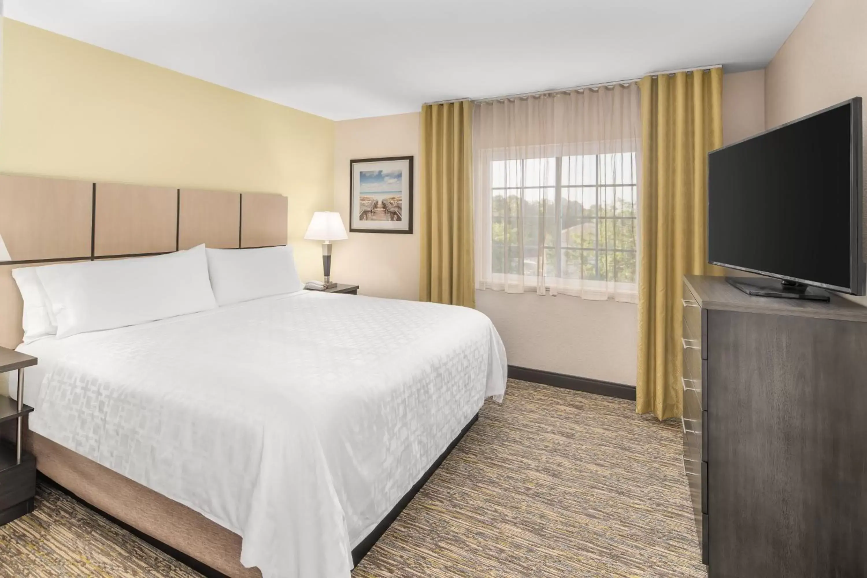 Photo of the whole room, Bed in Candlewood Suites Destin-Sandestin Area, an IHG Hotel