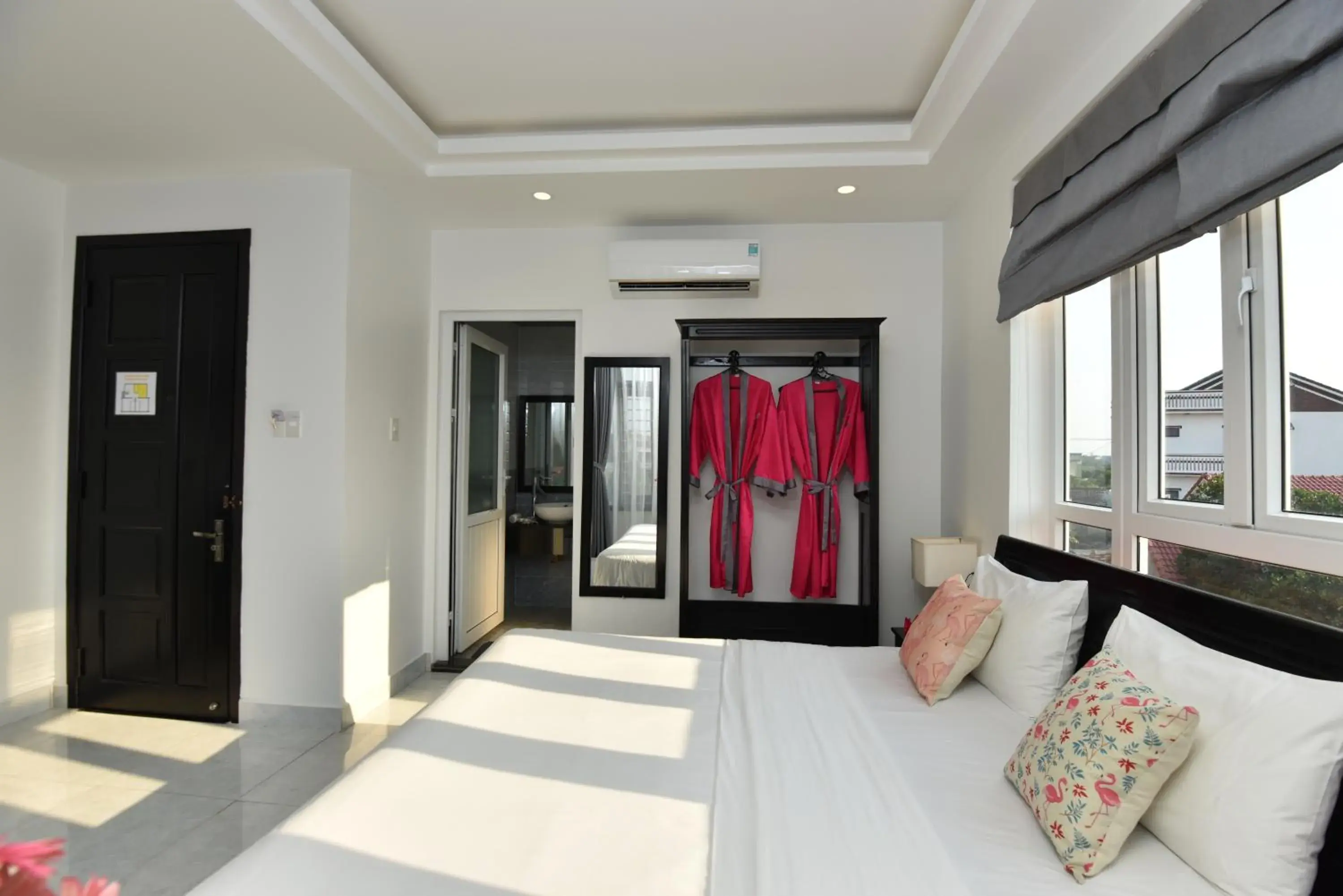 Bed in Flamingo Villa Homestay - Big Rooms with Balcony - Close to Hoi An Old Town 200m & Temple Bridge - Large Outside Pool for Sun Bathing Bed in Flamingo Villa Homestay - Big Rooms with Balcony - Close to Hoi An Old Town 200m & Temple Bridge - Large Outside Pool for Sun Bathing