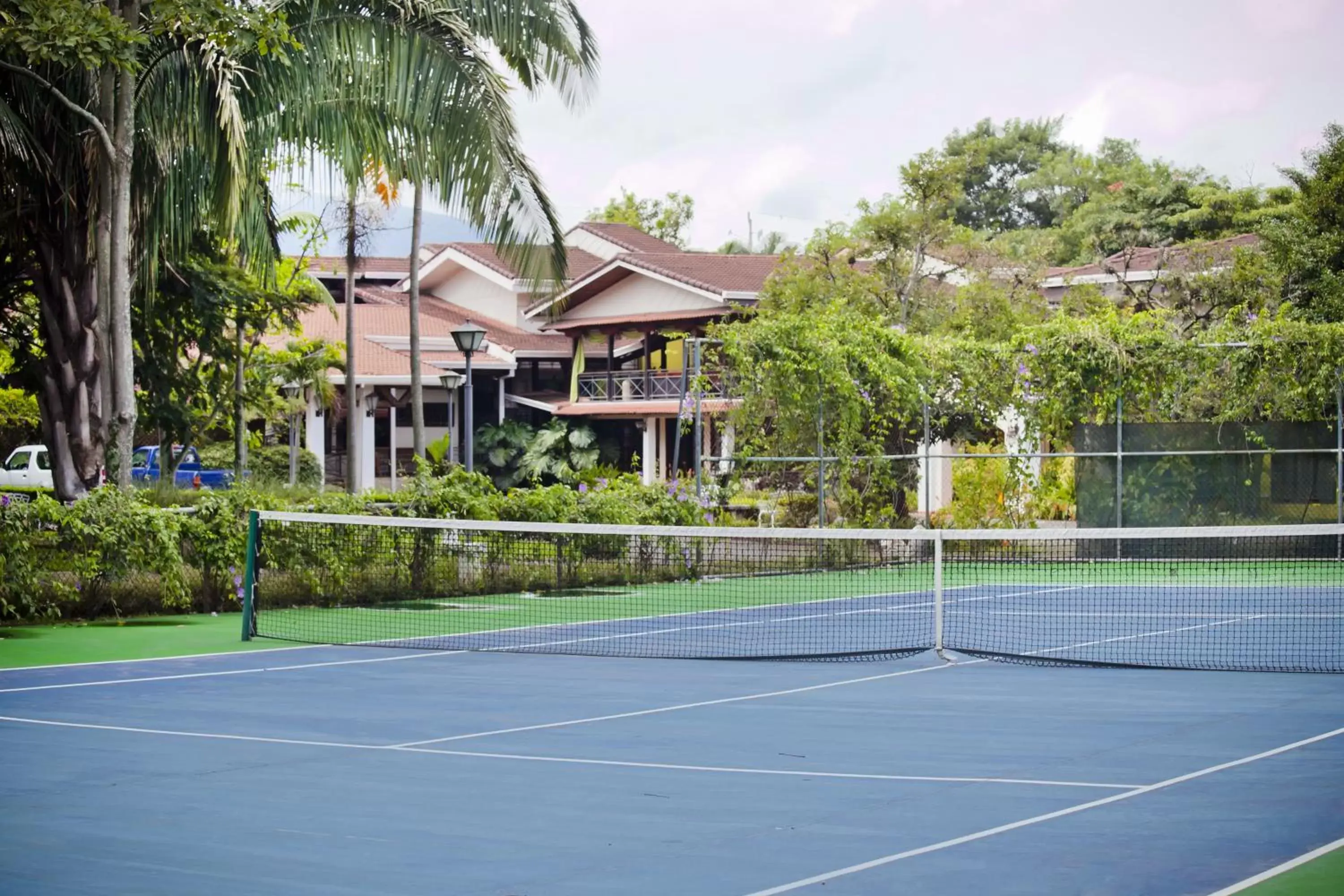 Tennis court, Tennis/Squash in El Rodeo Estancia Boutique Hotel & Steakhouse