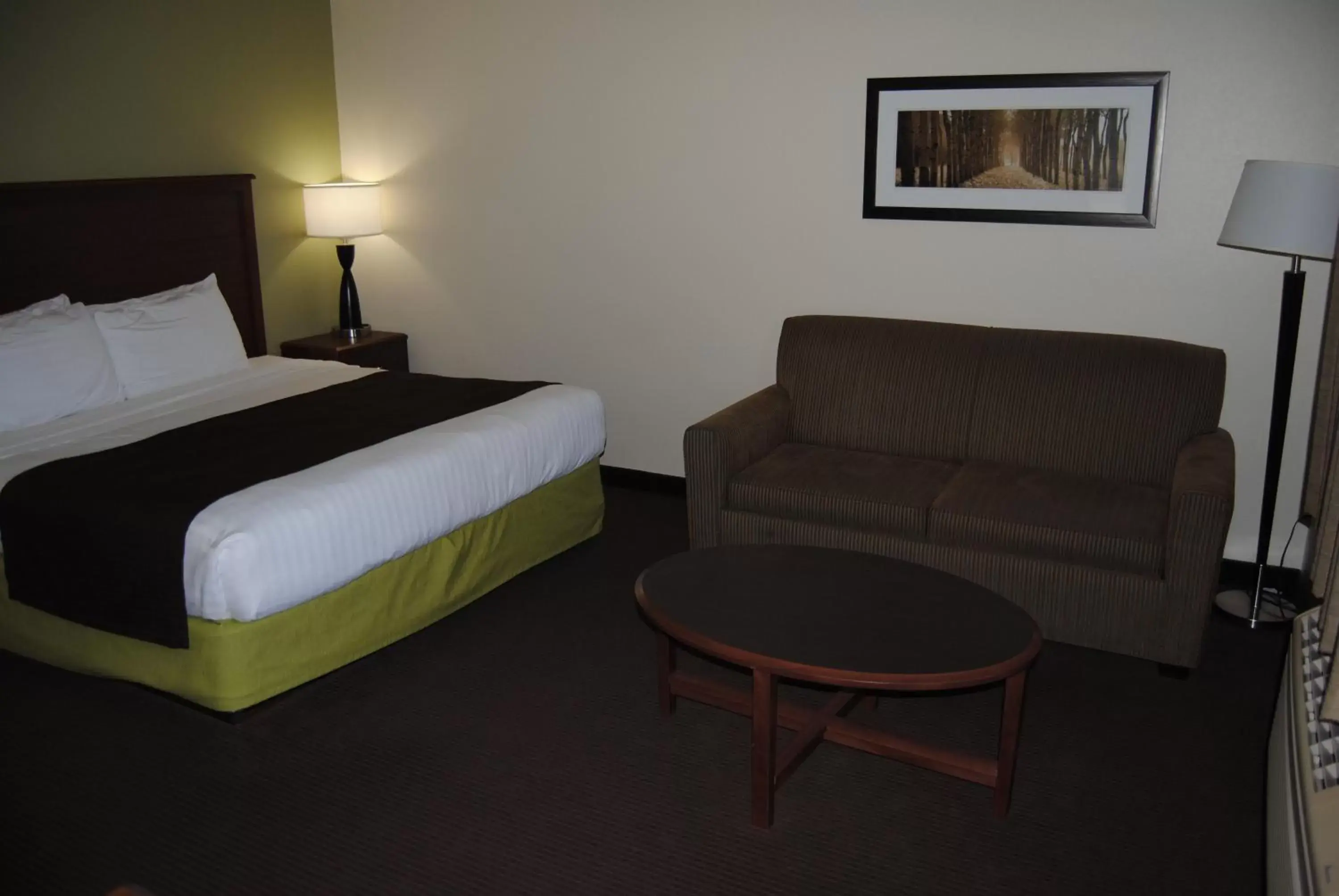 Bed, Seating Area in AmericInn by Wyndham Grand Rapids