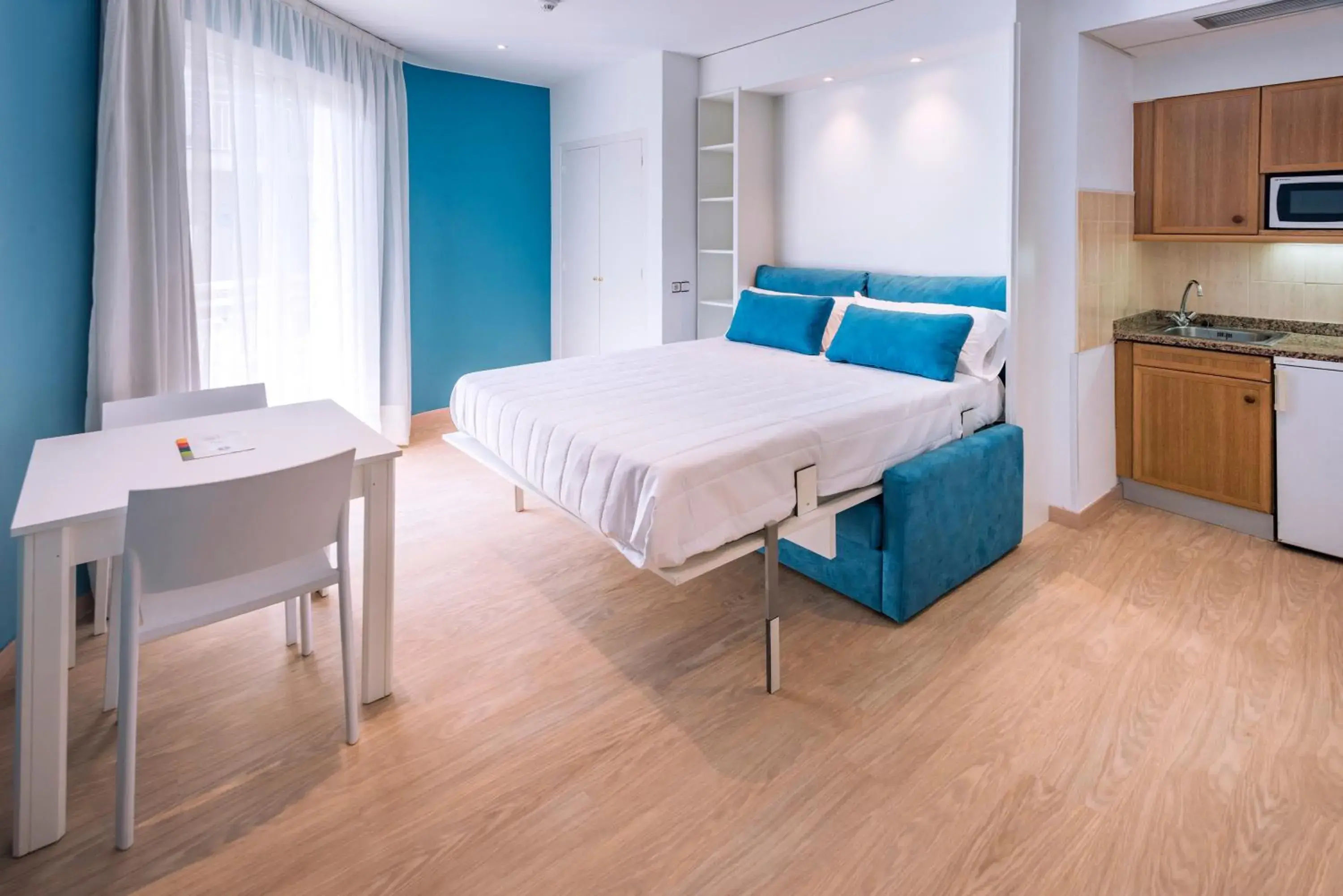 Bed in GHT Balmes, Hotel-Aparthotel&SPLASH