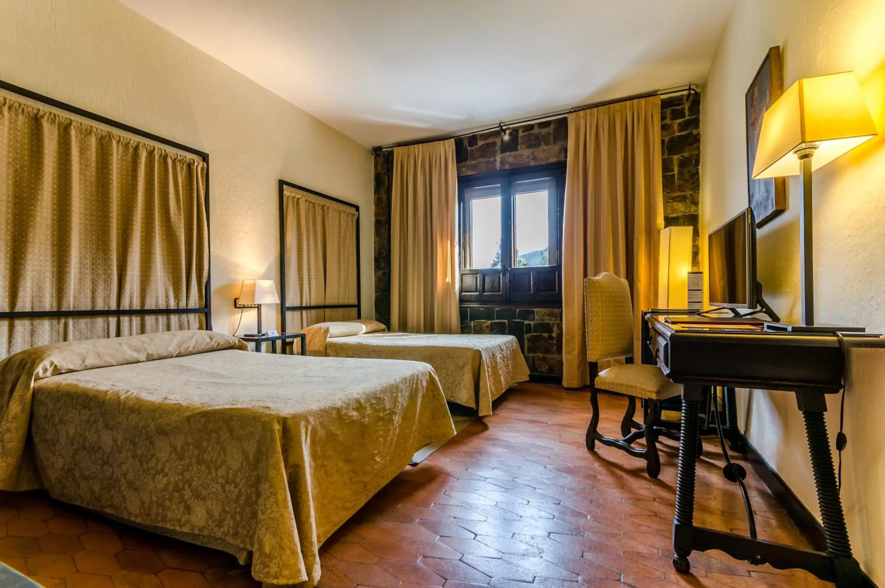 Photo of the whole room in Hotel Temple Ponferrada