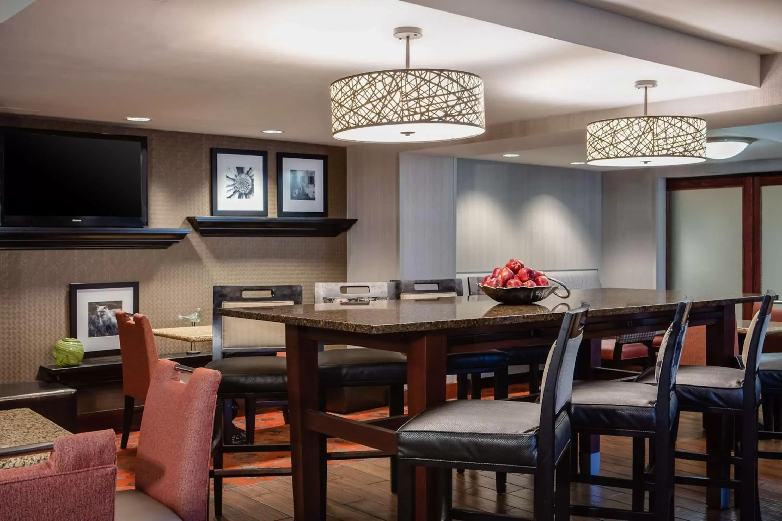 Lobby or reception, Restaurant/Places to Eat in Hampton Inn Dubuque