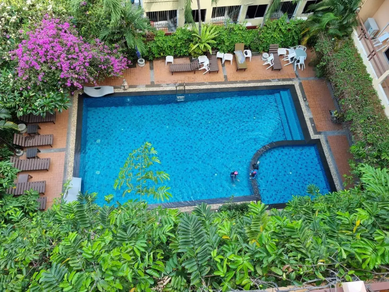 Swimming pool in Opey De Place Pattaya