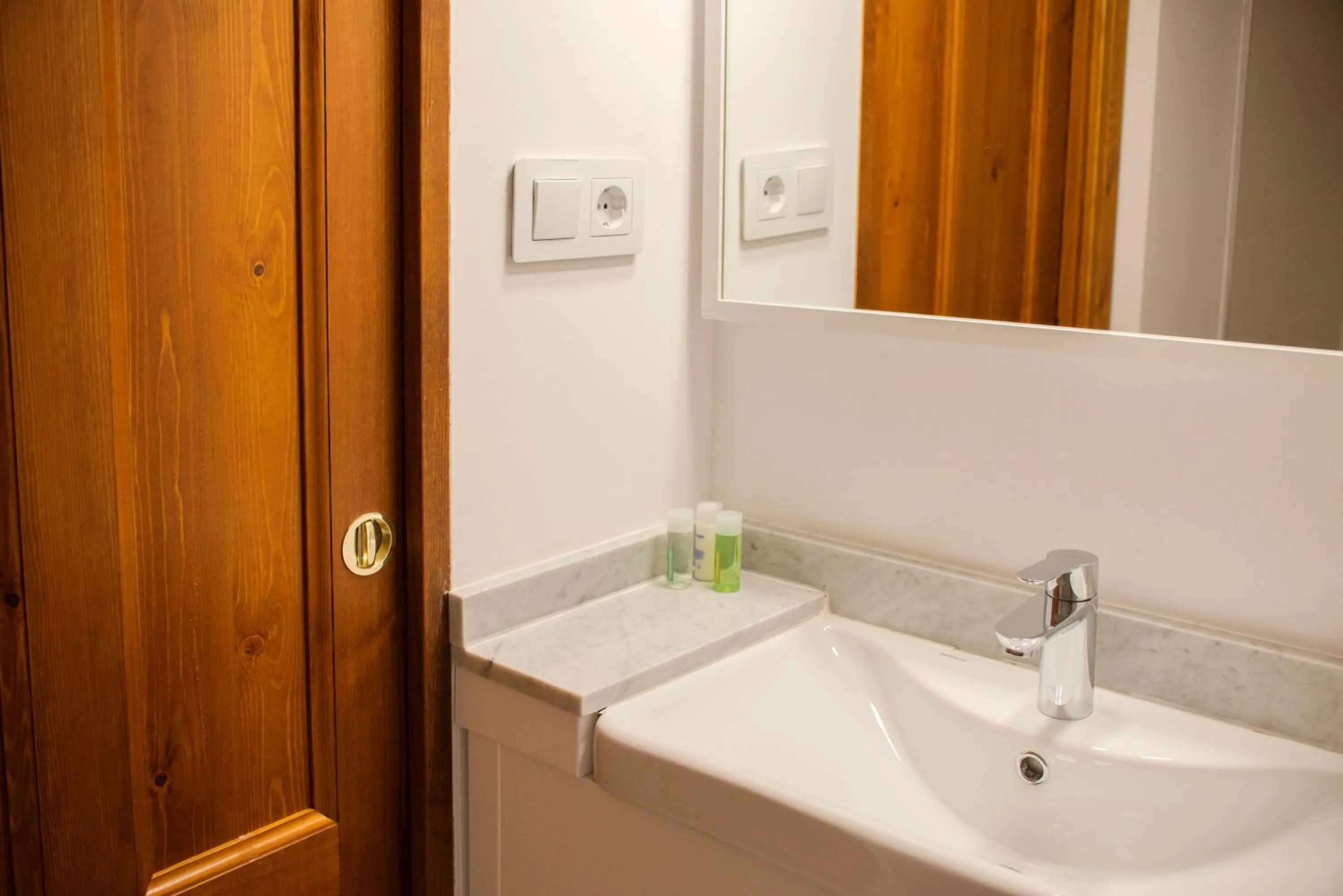 Toilet in Ad Hoc Carmen