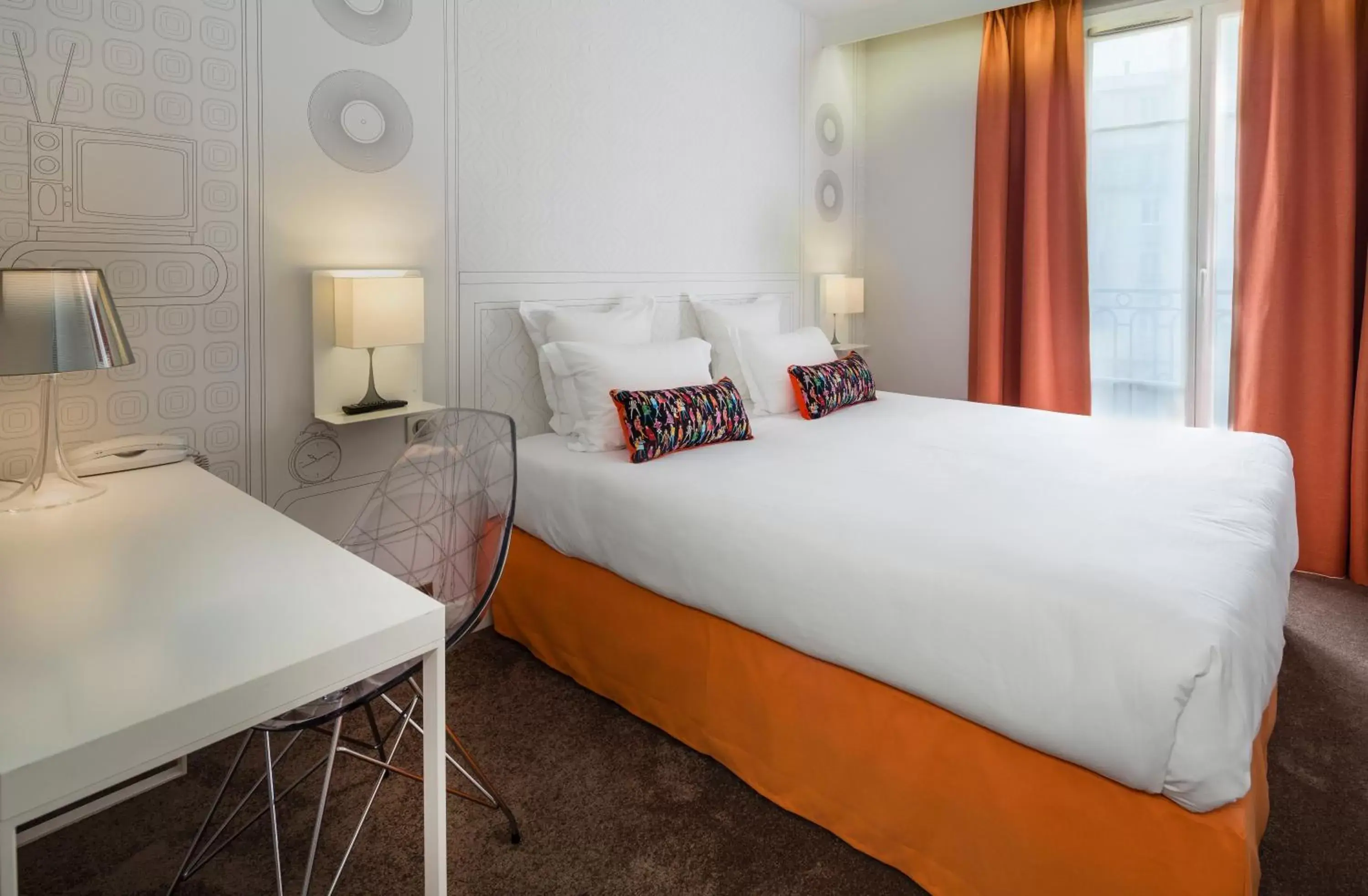 Bedroom, Bed in Hôtel Paris Vaugirard