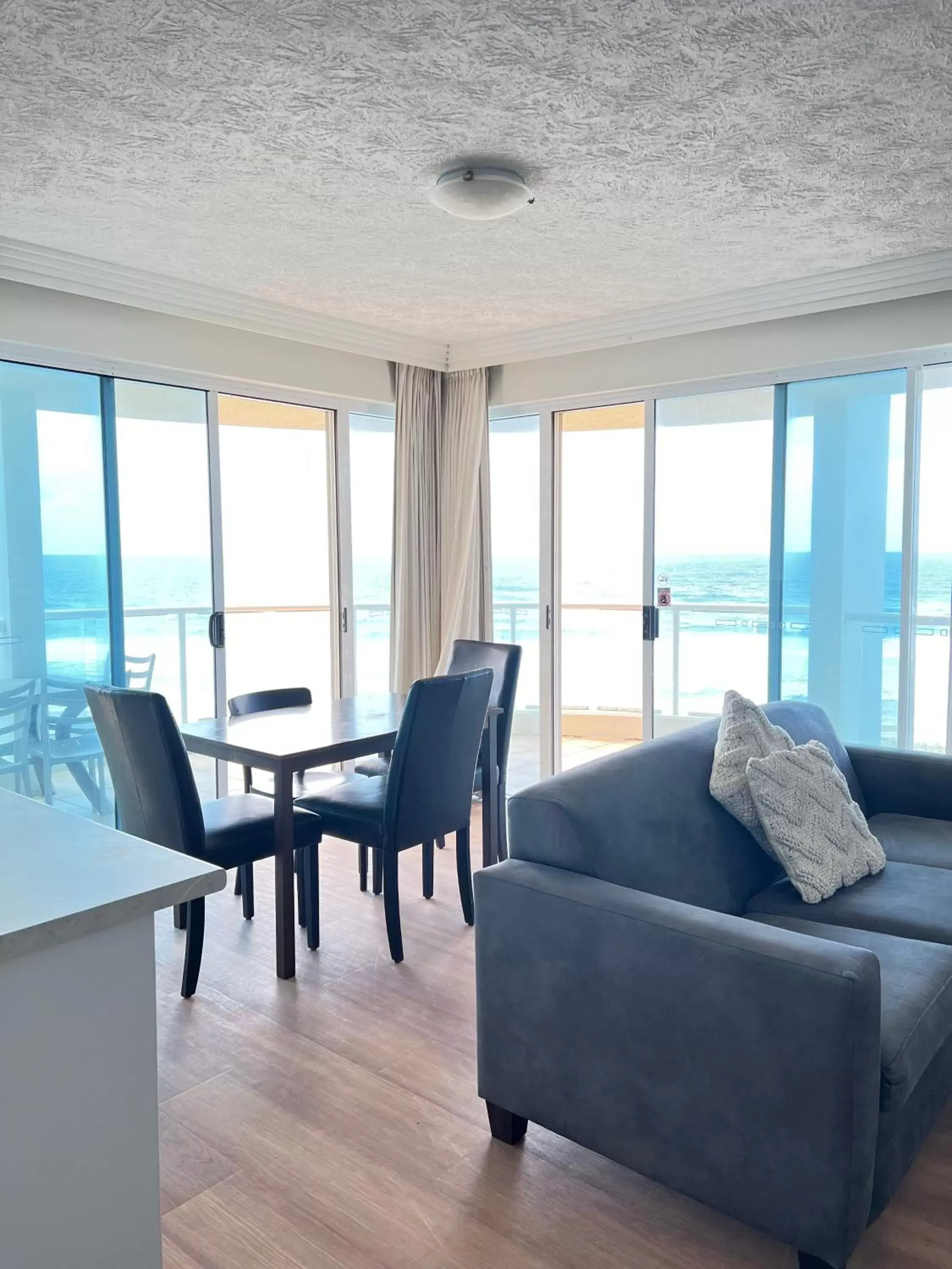 Living room, Seating Area in Regency on the Beach