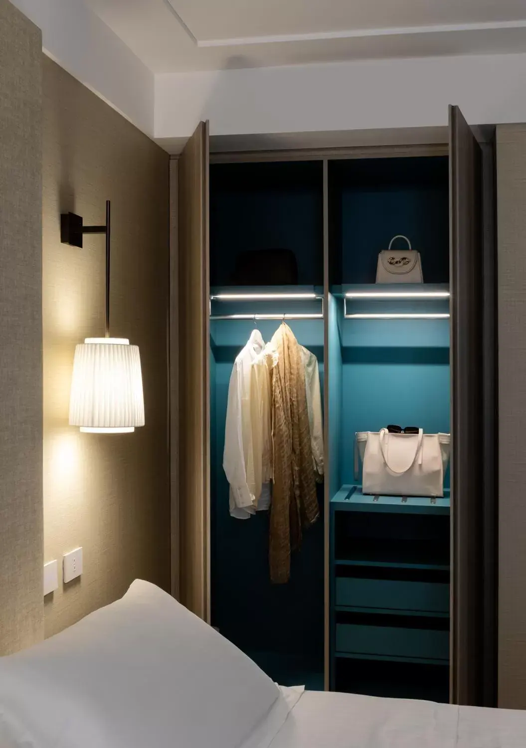 Bed, Bathroom in Ceccarini 9 home suite home