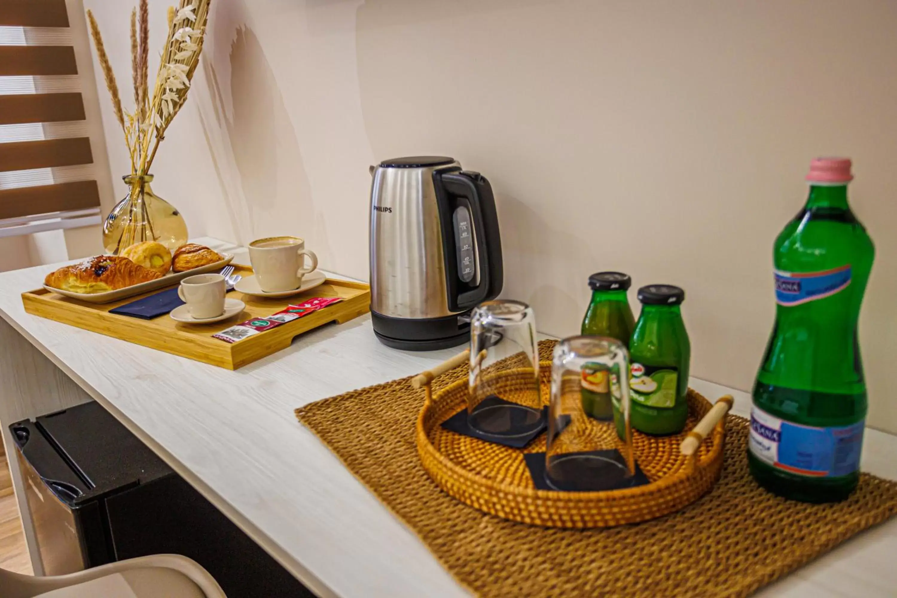 Coffee/tea facilities in Peca's room