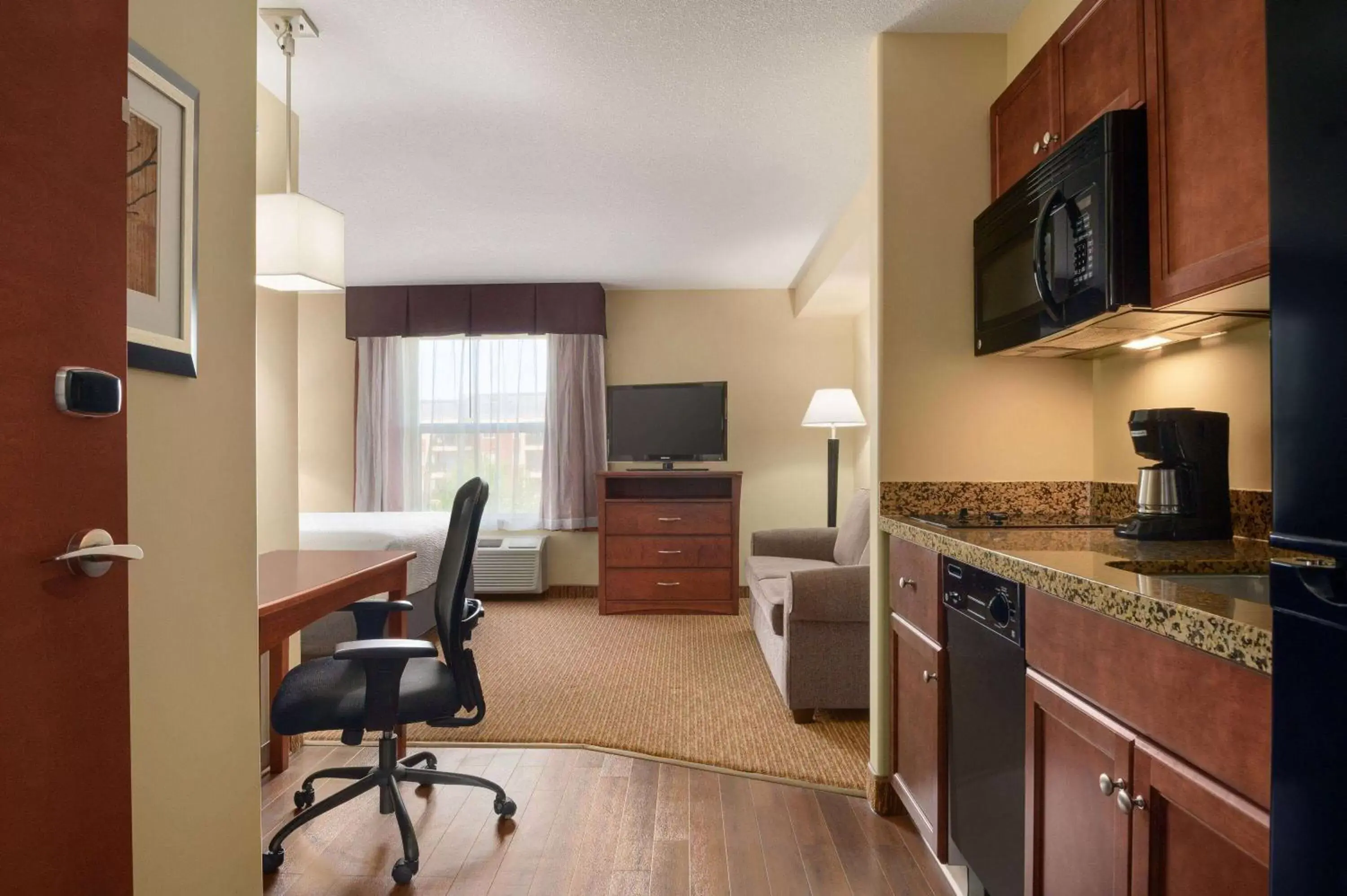 Bed, Kitchen/Kitchenette in Days Inn & Suites by Wyndham Sherwood Park Edmonton