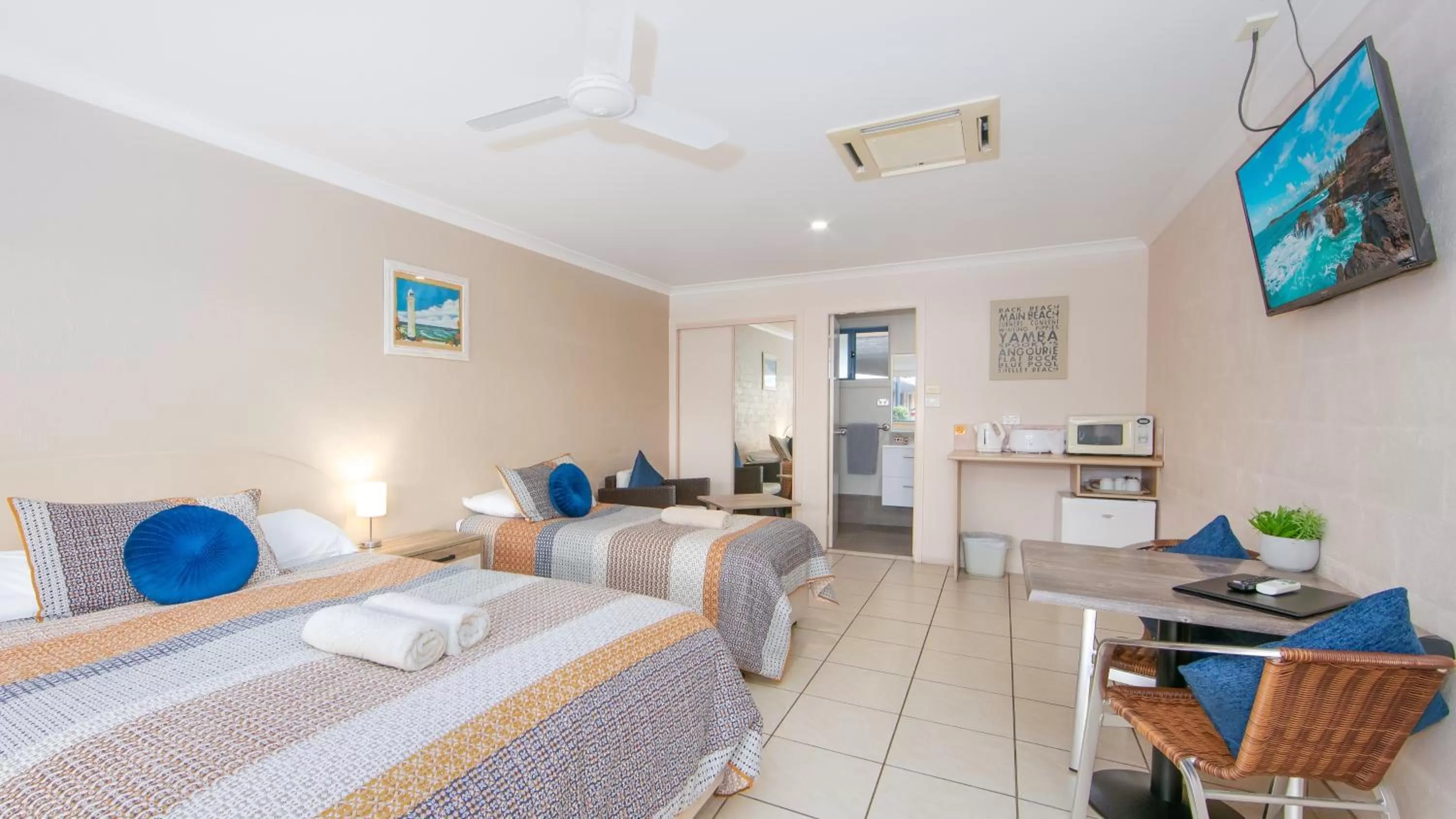 Bed in Yamba Twin Pines Motel