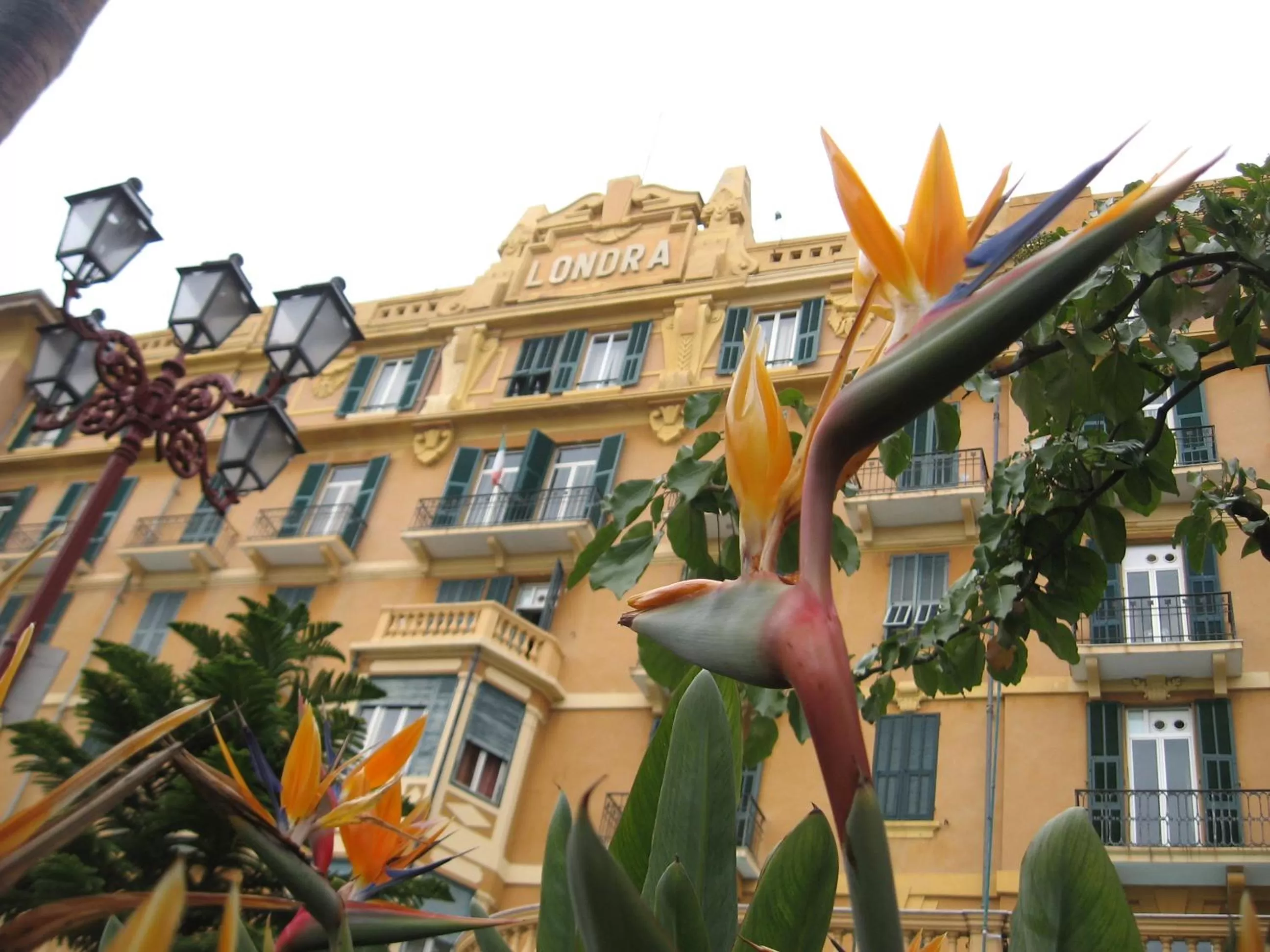 Swimming pool in Grand Hotel De Londres