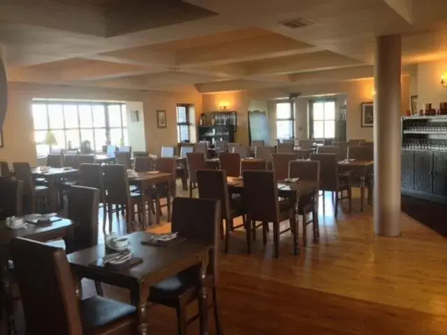 Restaurant/Places to Eat in The Yeats County Inn Hotel