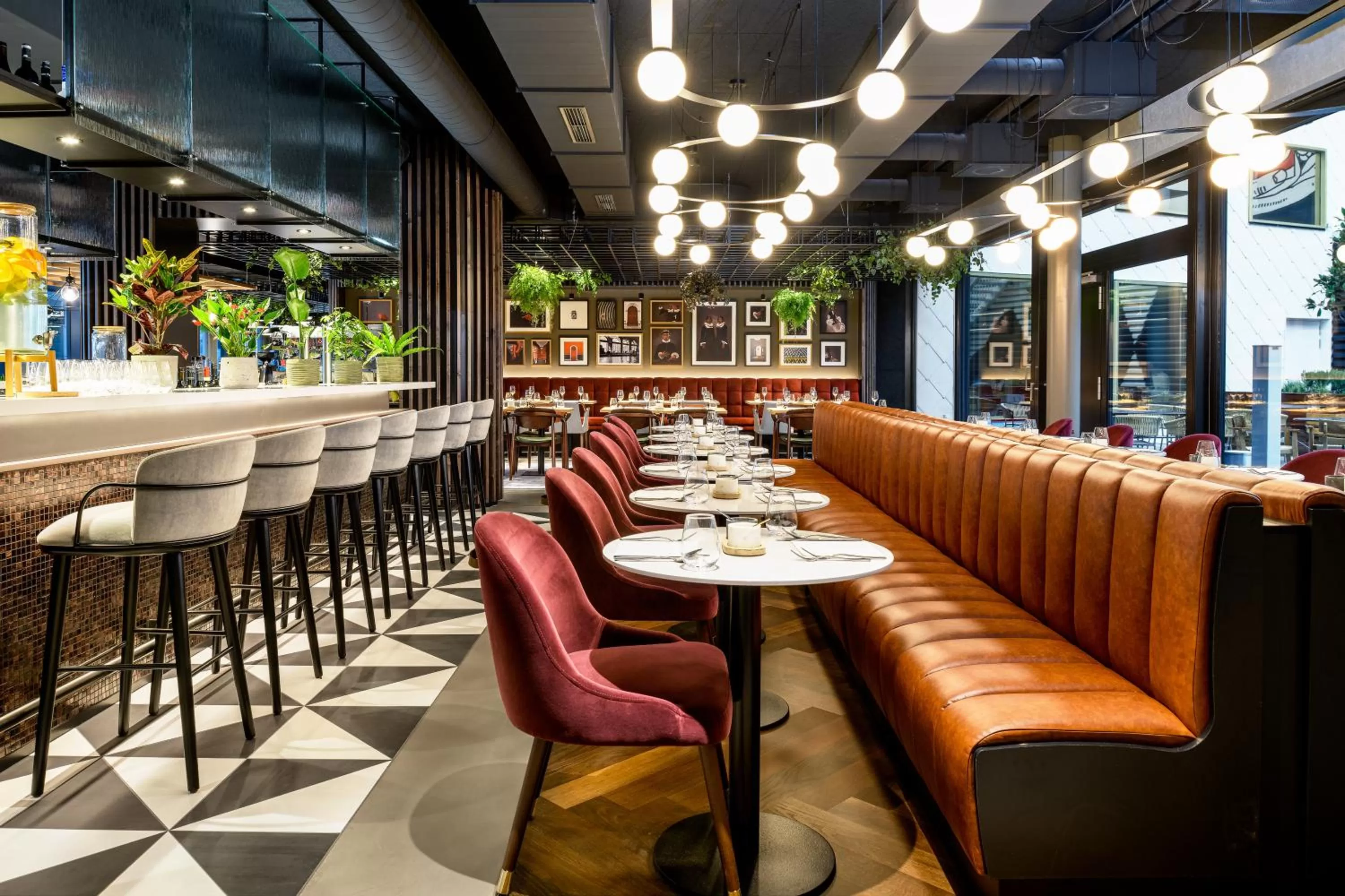 Restaurant/places to eat in Radisson RED Hotel, Vienna