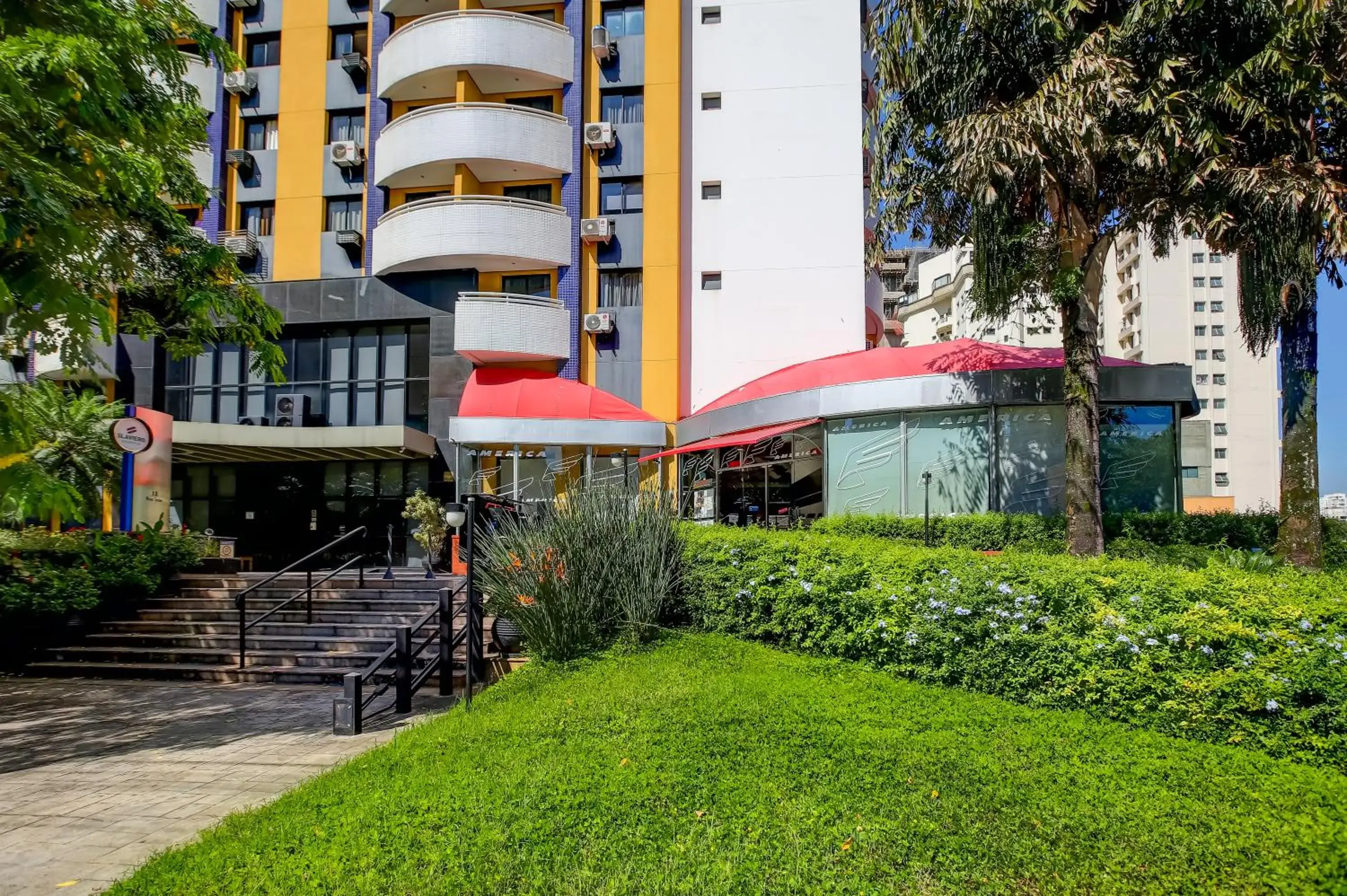 Facade/entrance, Property Building in Slaviero São Paulo Ibirapuera