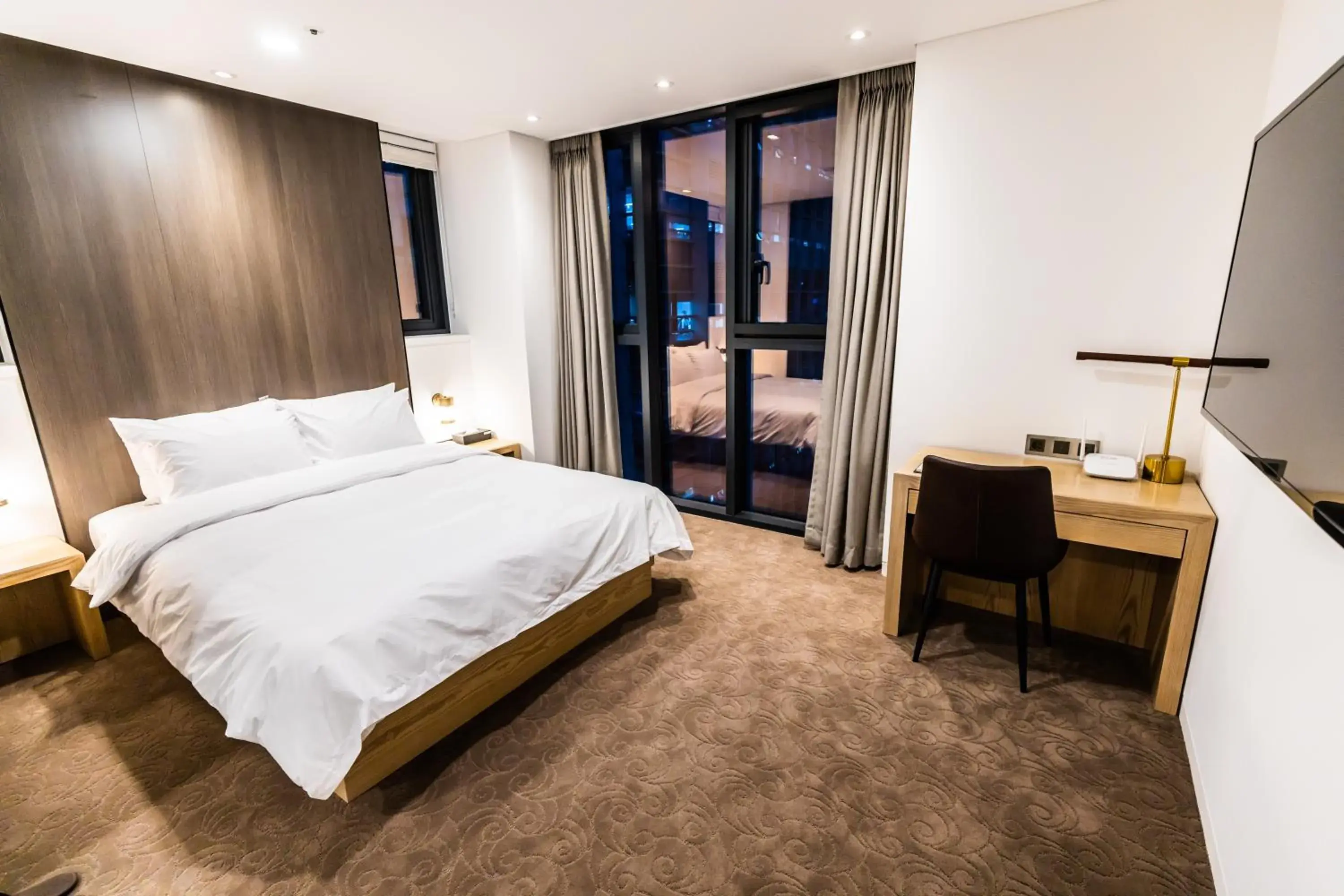 Standard Double Room - single occupancy in Ashton Hotel Standard Double Room - single occupancy in Ashton Hotel