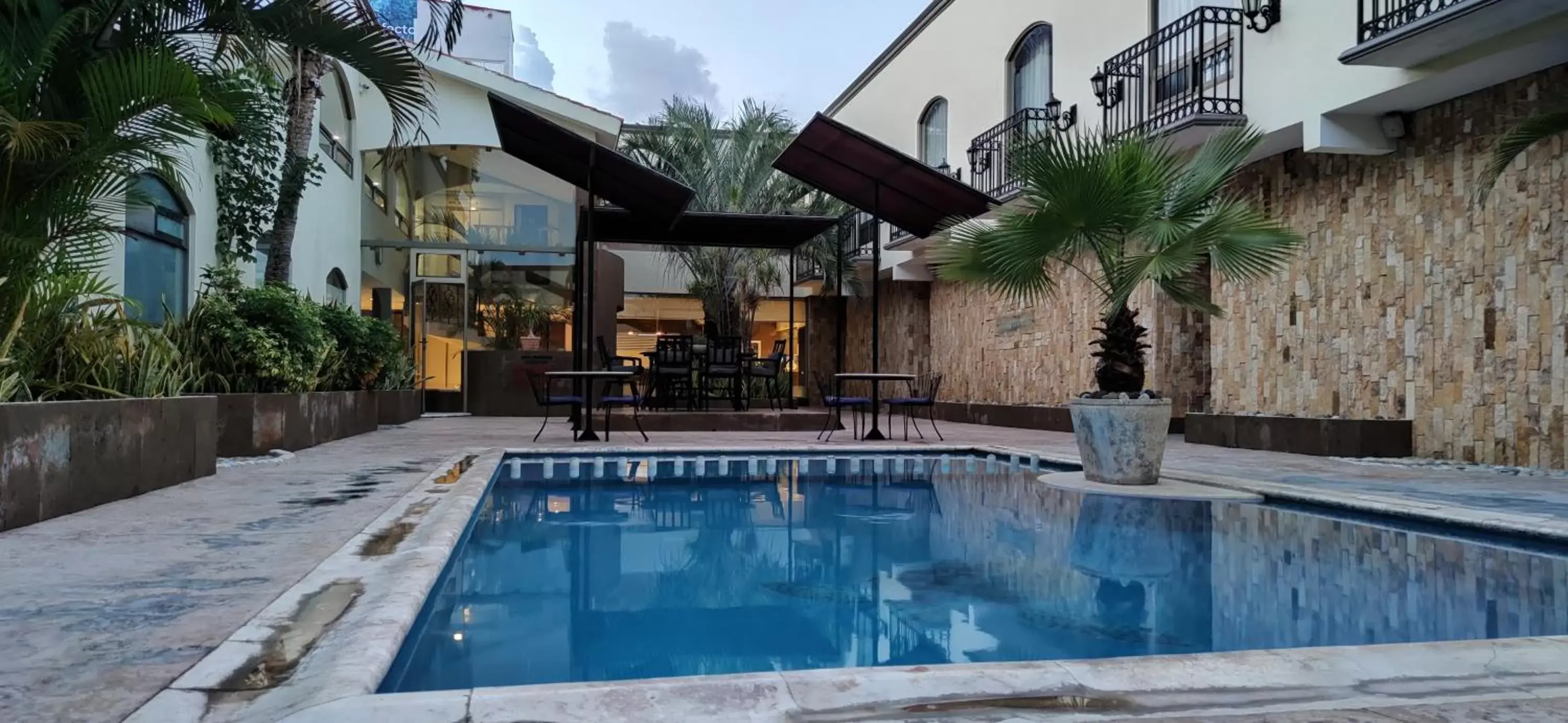 Swimming Pool in Hotel Dubrovnik
