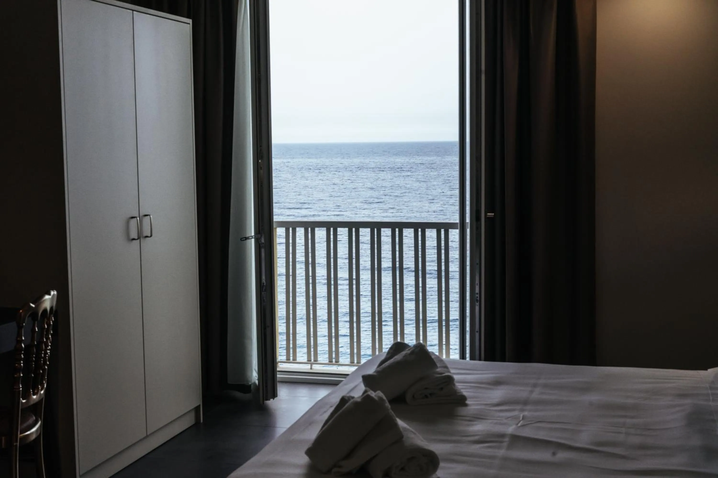 Sea view, Bed in Hotel Palace