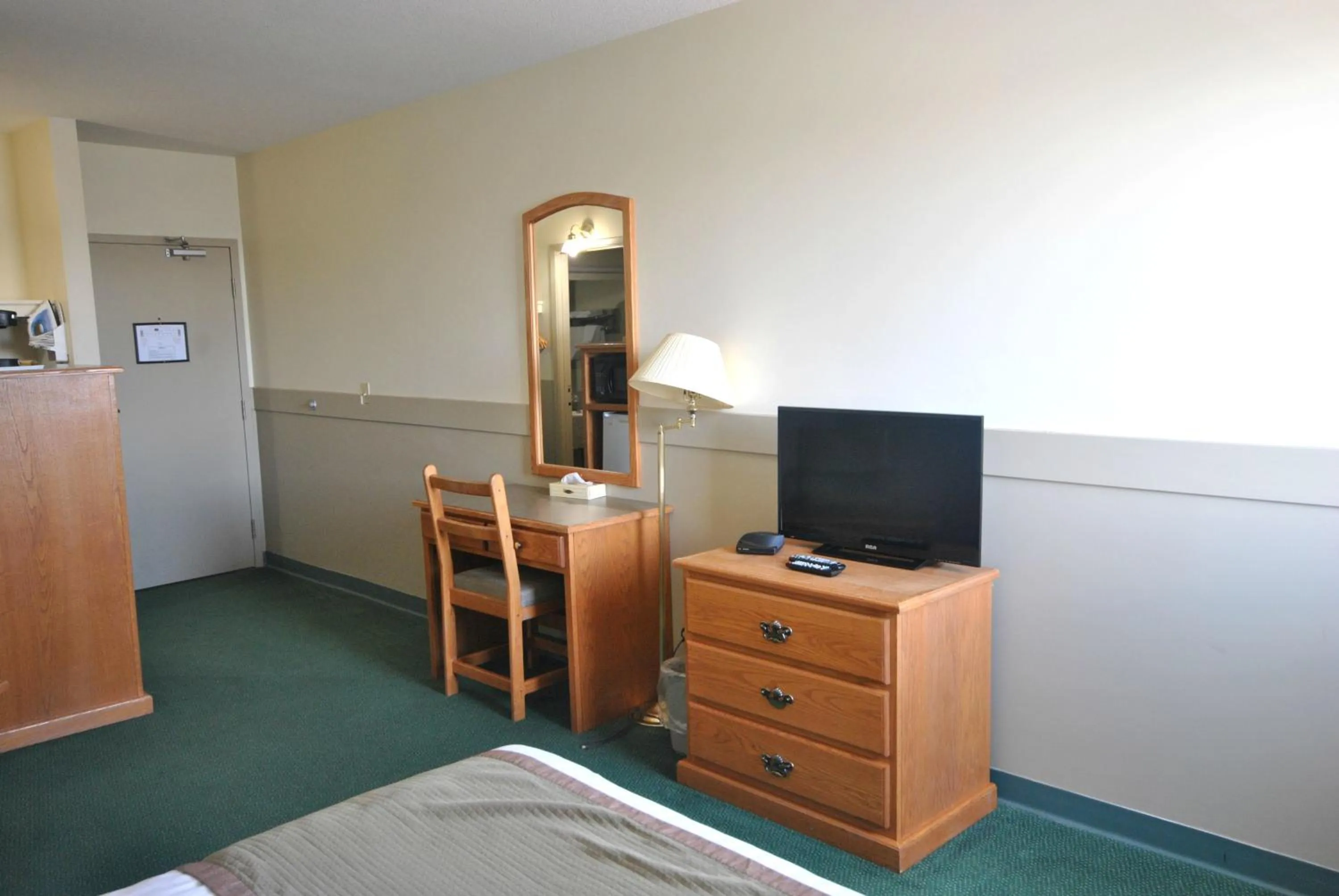 Standard Queen Room in Wheatland Hotel