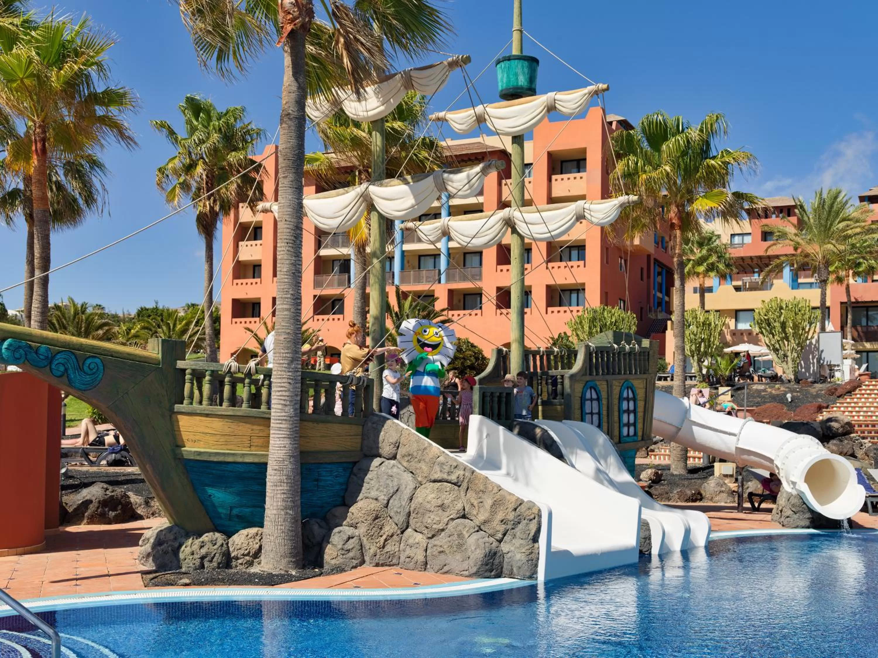 Swimming pool in H10 Tindaya