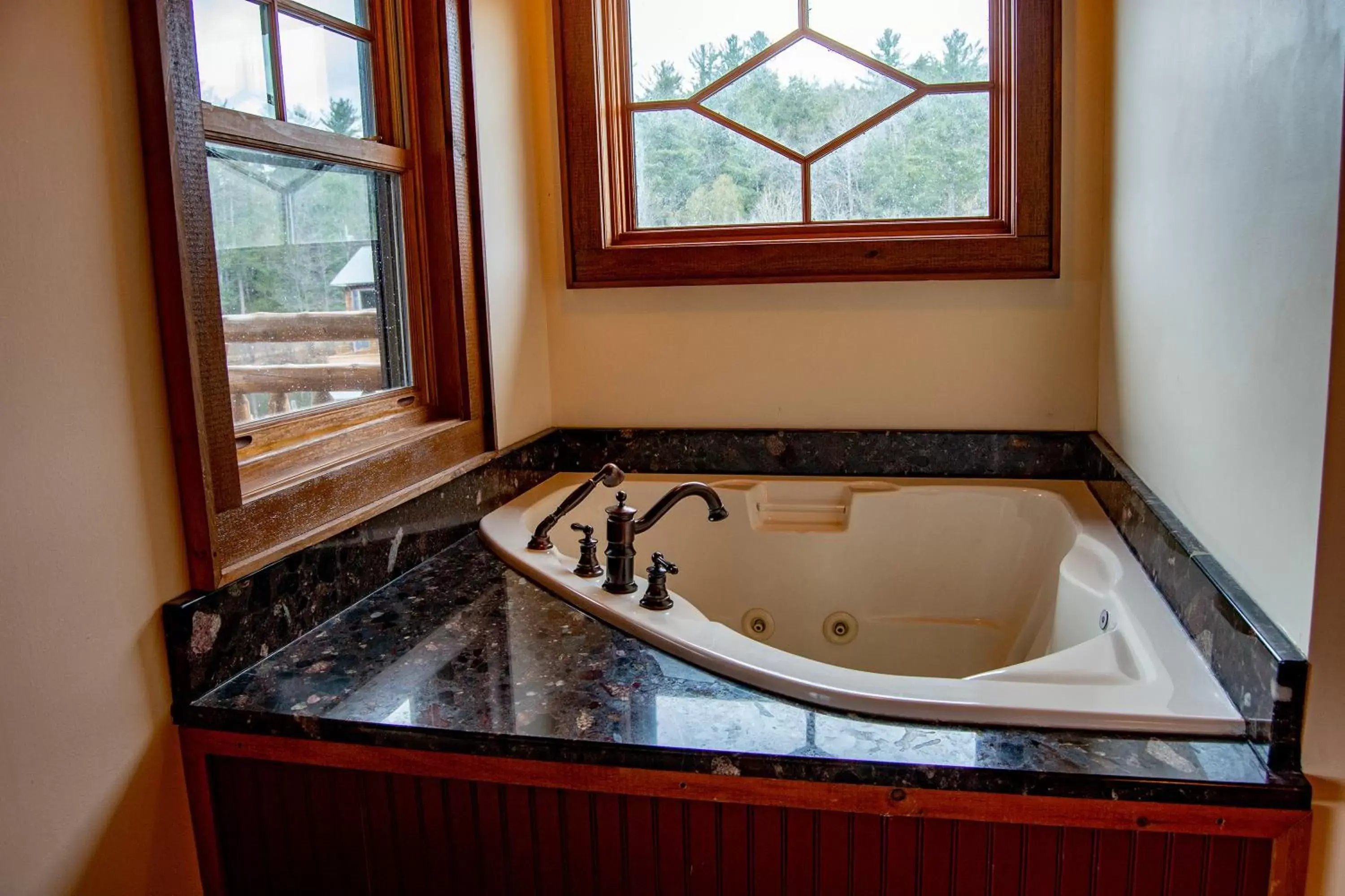 Hot Tub, Bathroom in Ampersand Bay Resort