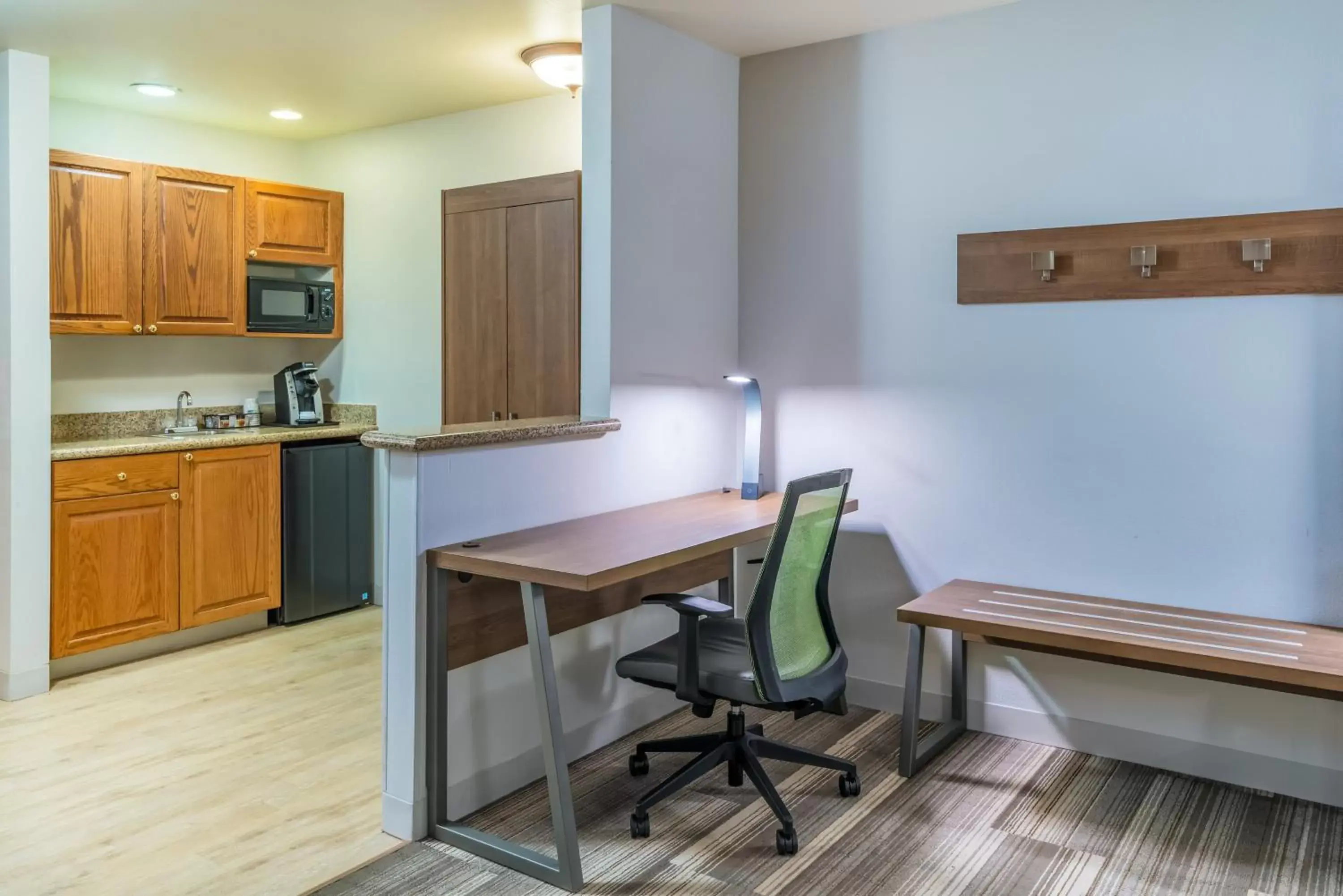 Photo of the whole room, Kitchen/Kitchenette in Holiday Inn Express & Suites Rocky Mount Smith Mountain Lake, an IHG Hotel