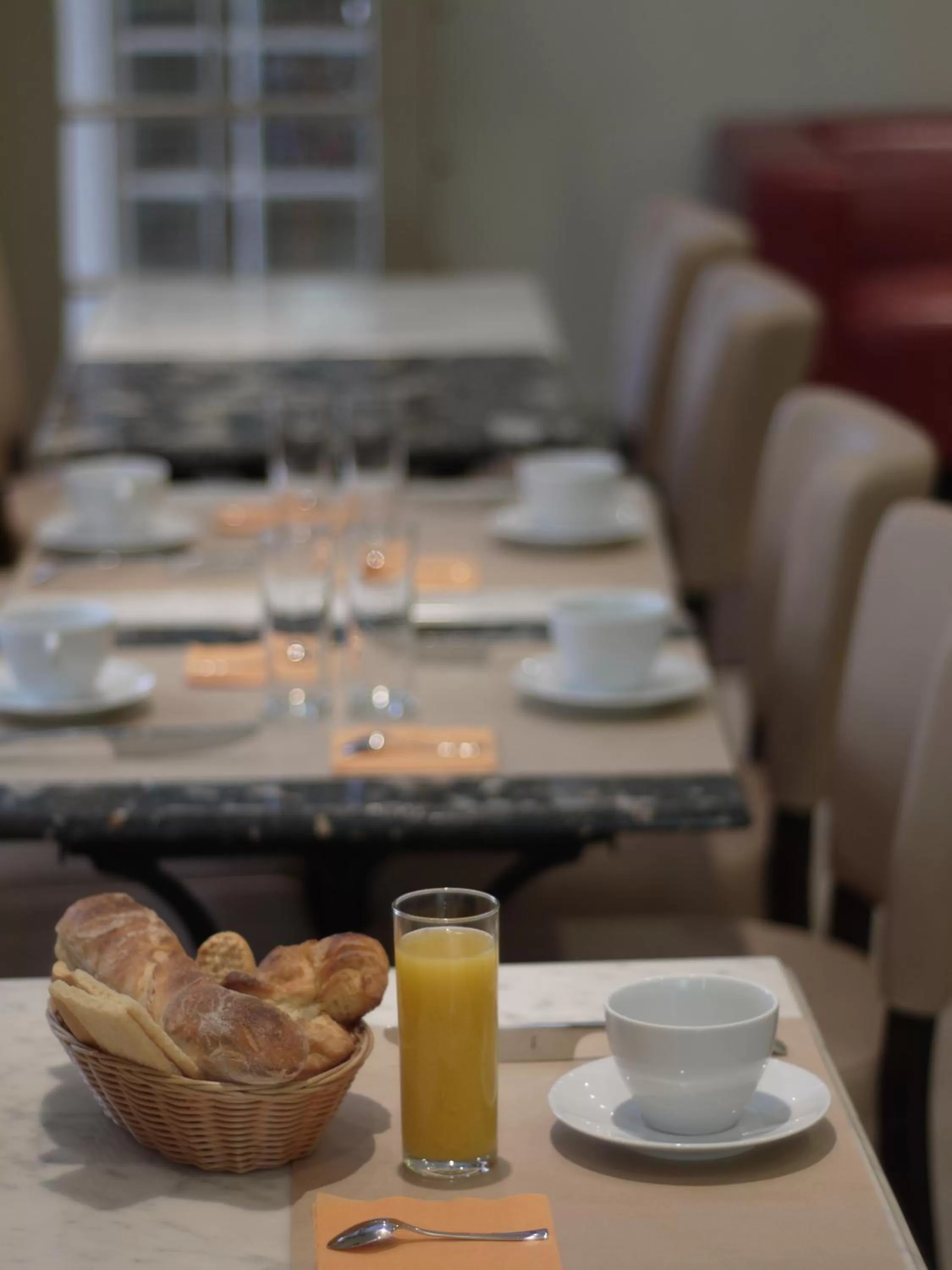 Food and drinks in Hotel de La Comédie