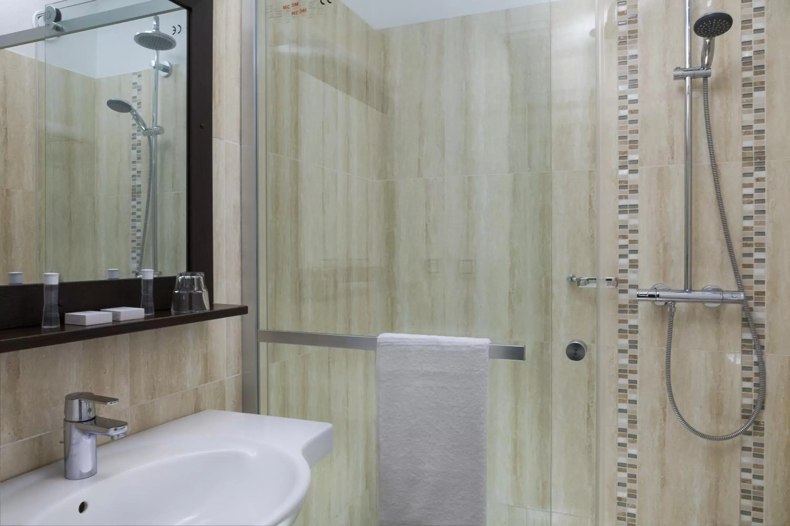 Shower, Bathroom in The Originals City, Hôtel Paris Sud, Orly-Draveil
