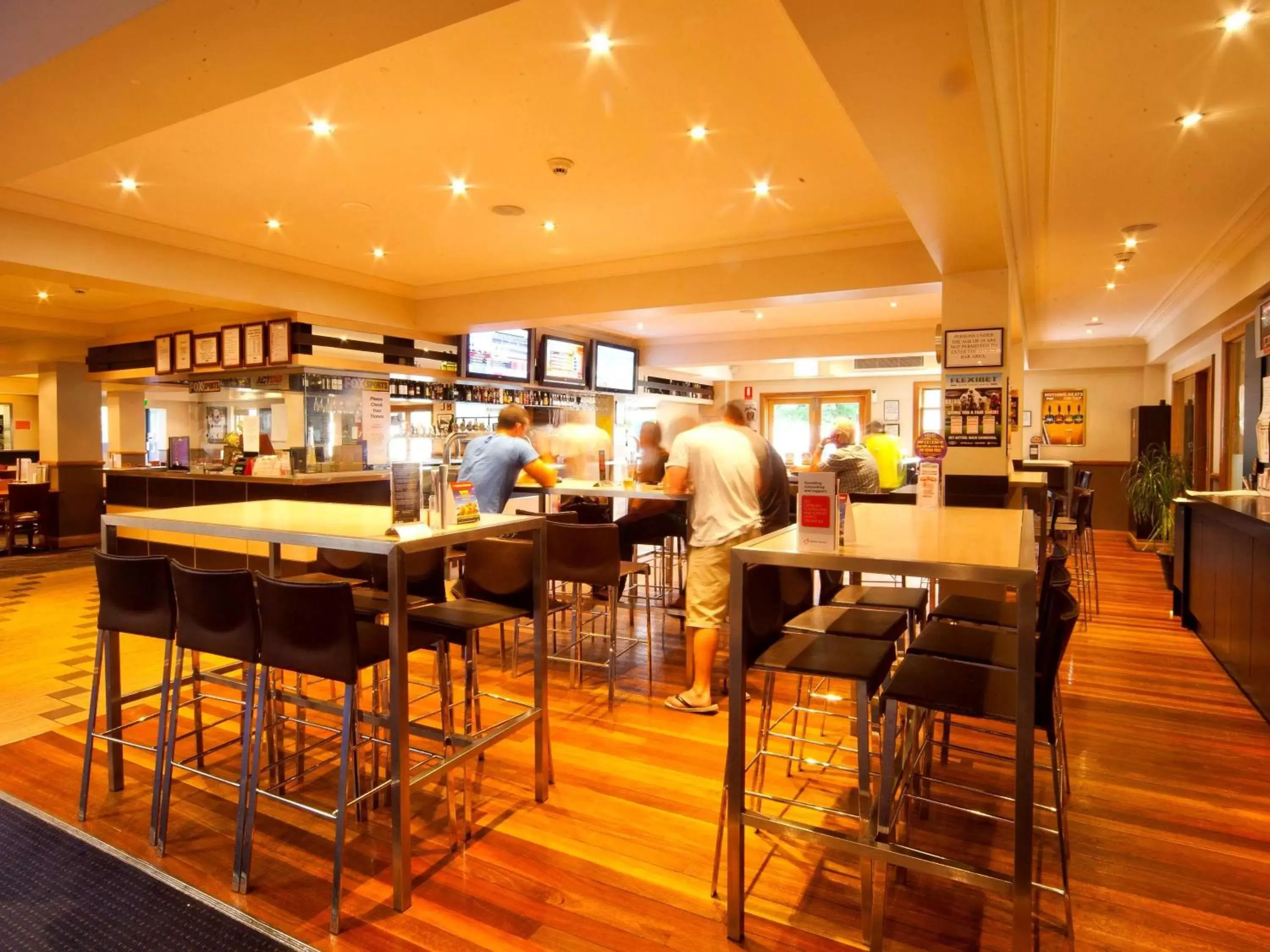 Lounge or bar in Mercure Canberra