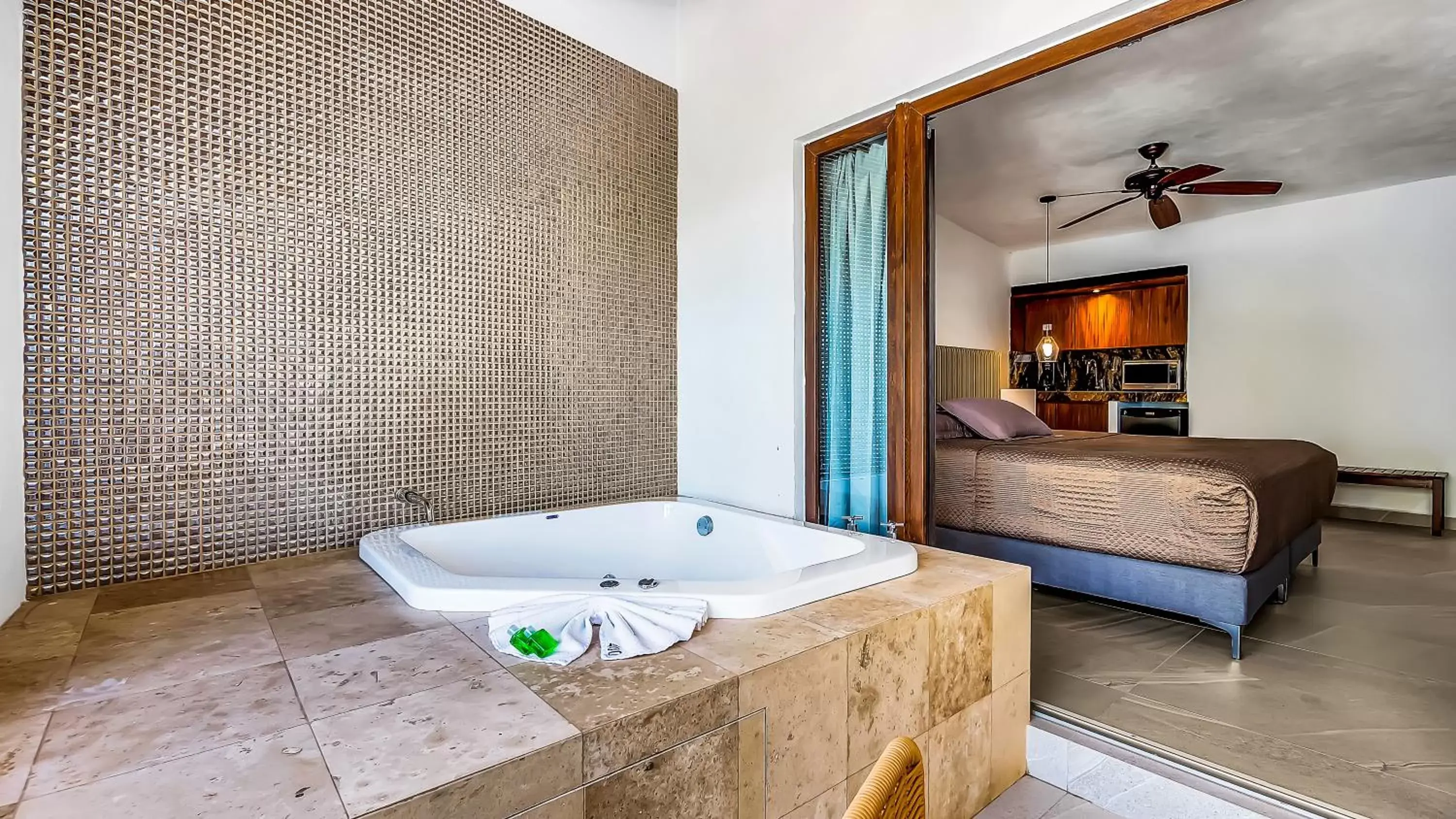 Hot Tub, Bathroom in Marboka Hotel & Suites