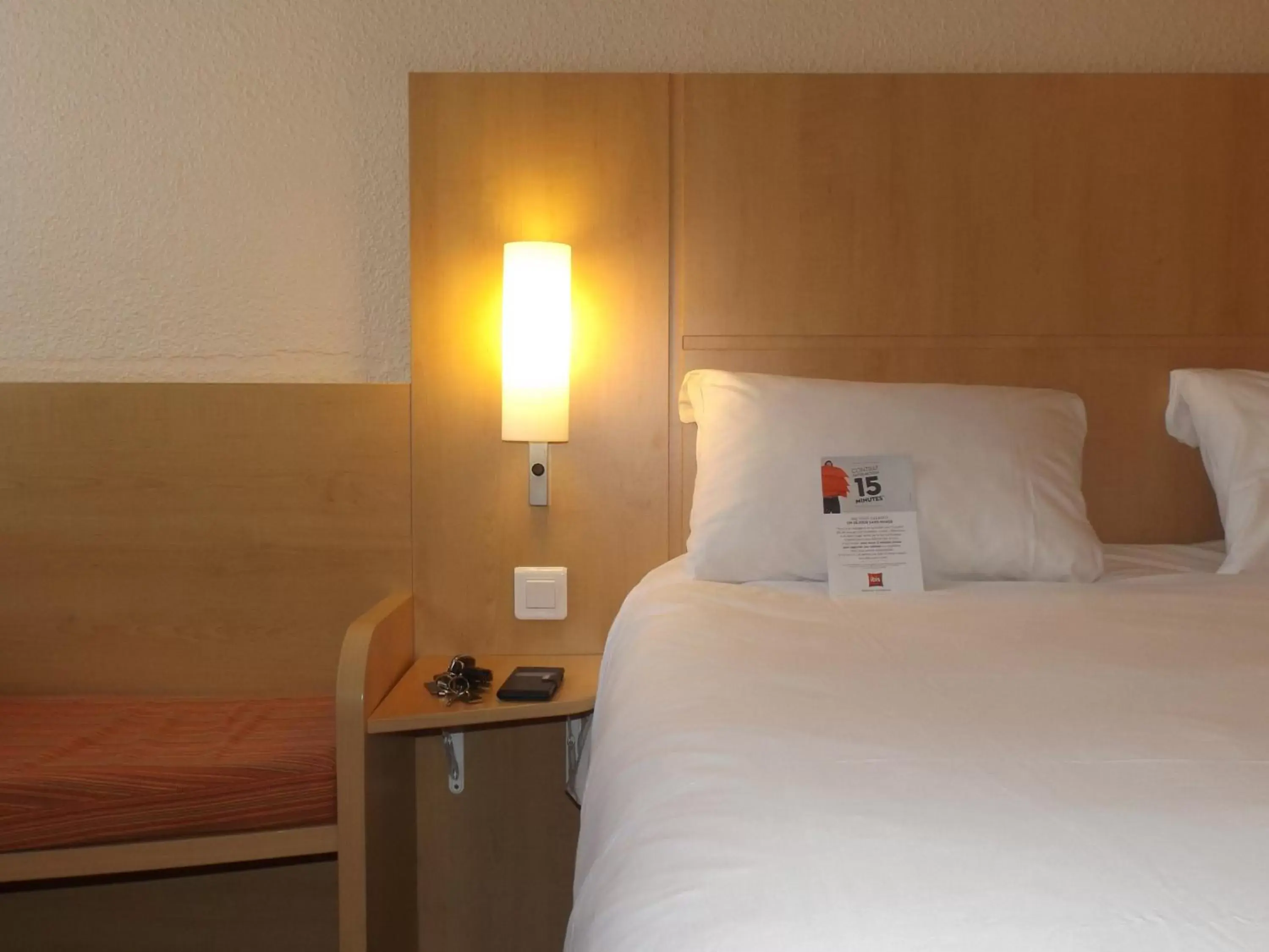 Bedroom, Bed in ibis Abbeville