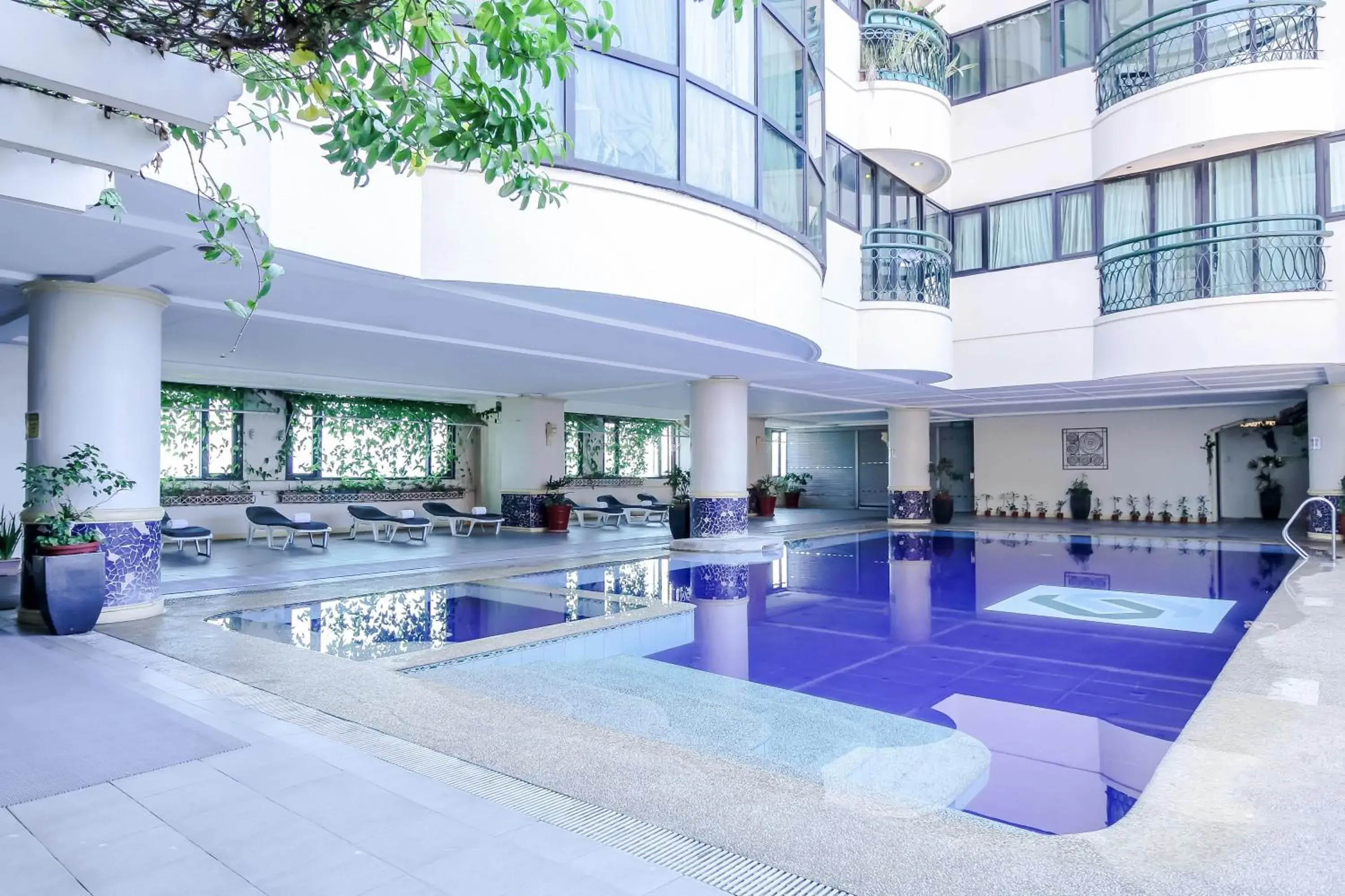 Swimming Pool in Makati Palace Hotel