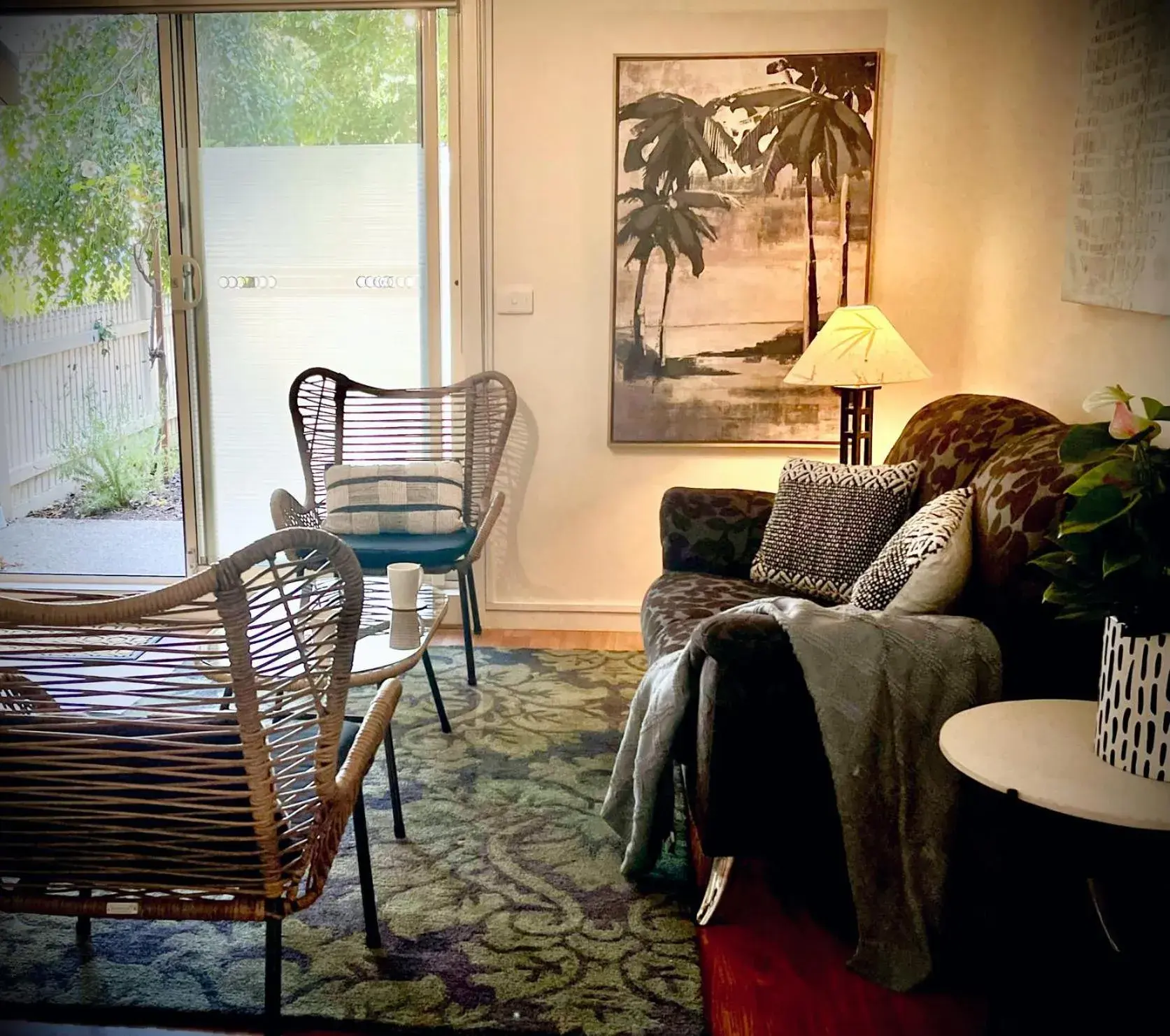 Living room, Seating Area in Captains Retreat Apartments and Cottages