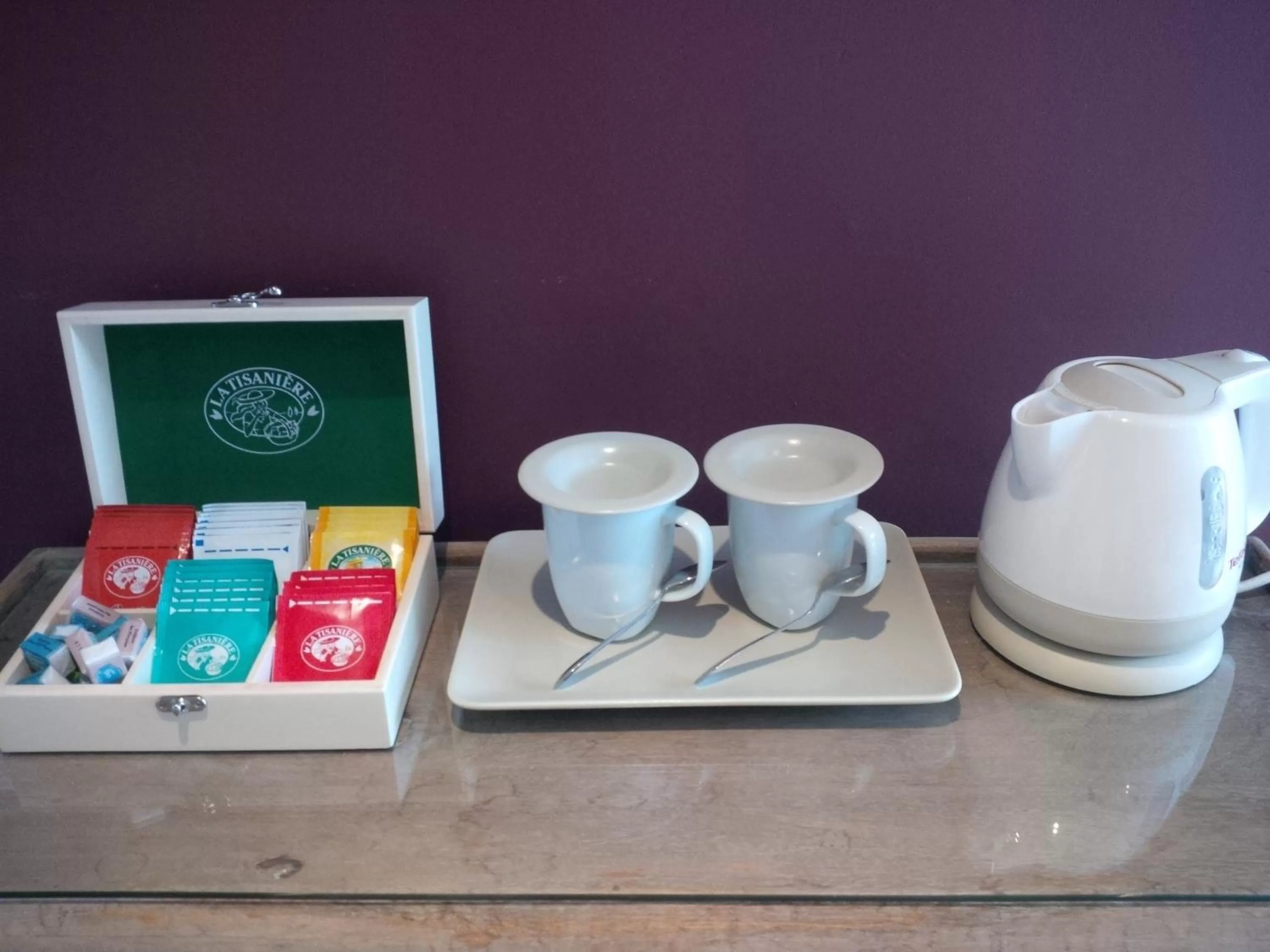 Coffee/tea facilities in Bordeaux Cosy B&B