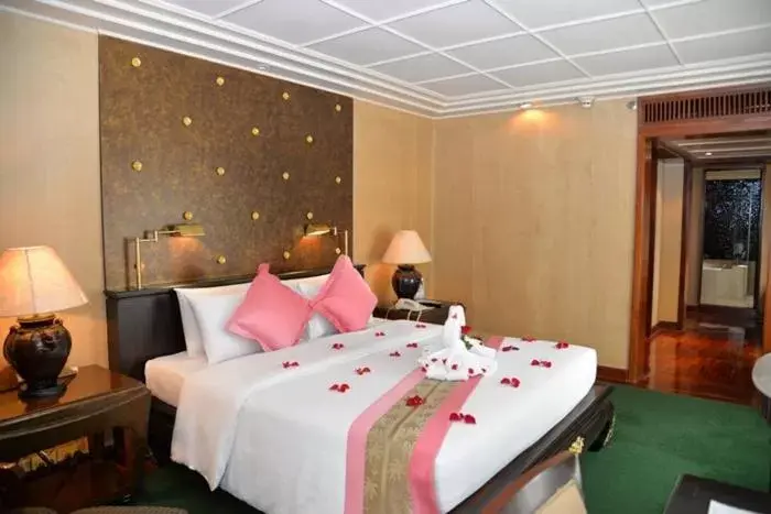 Bedroom, Bed in Rama Gardens Hotel Bangkok - SHA Plus Certified