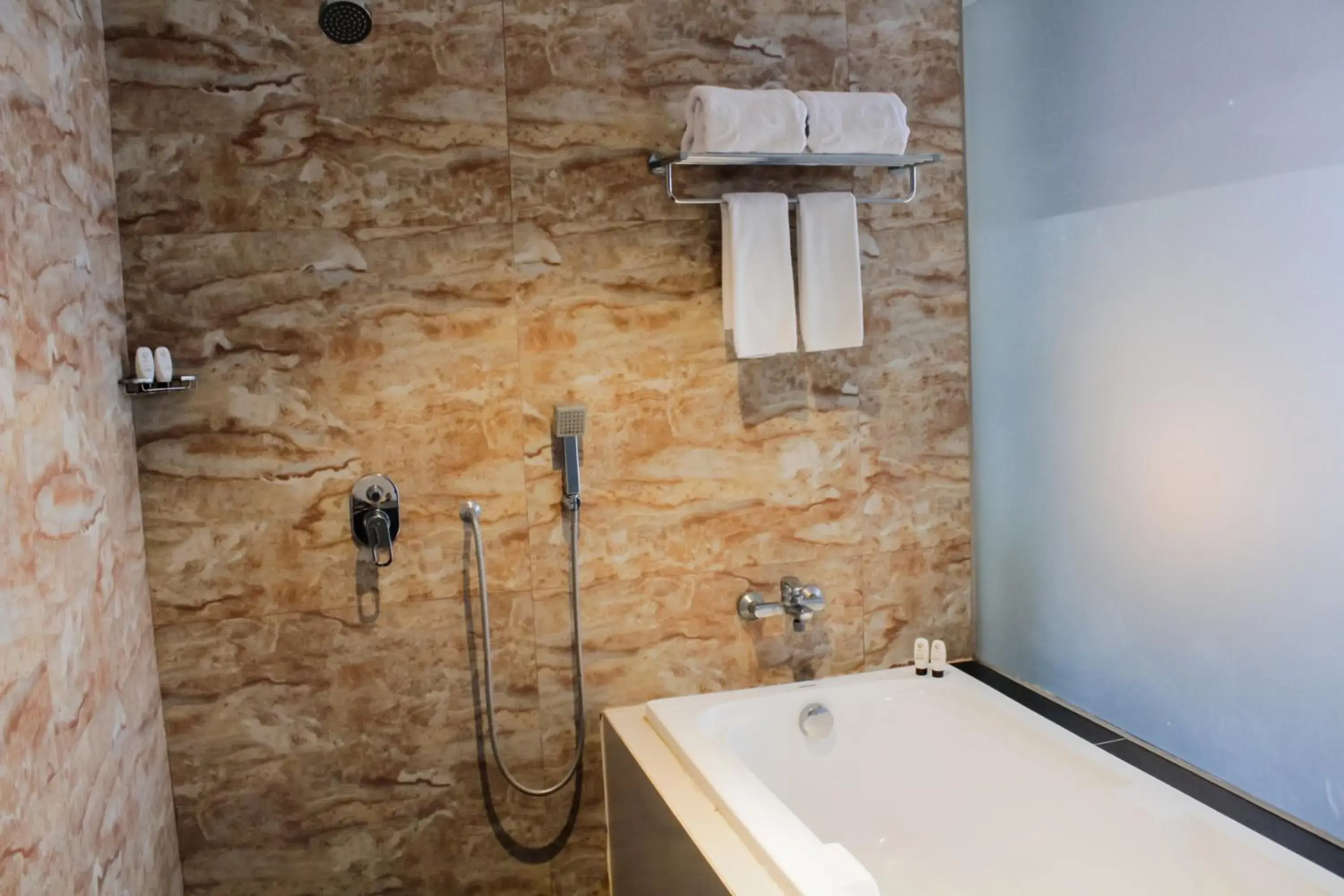 Bathroom in Gets Hotel Semarang