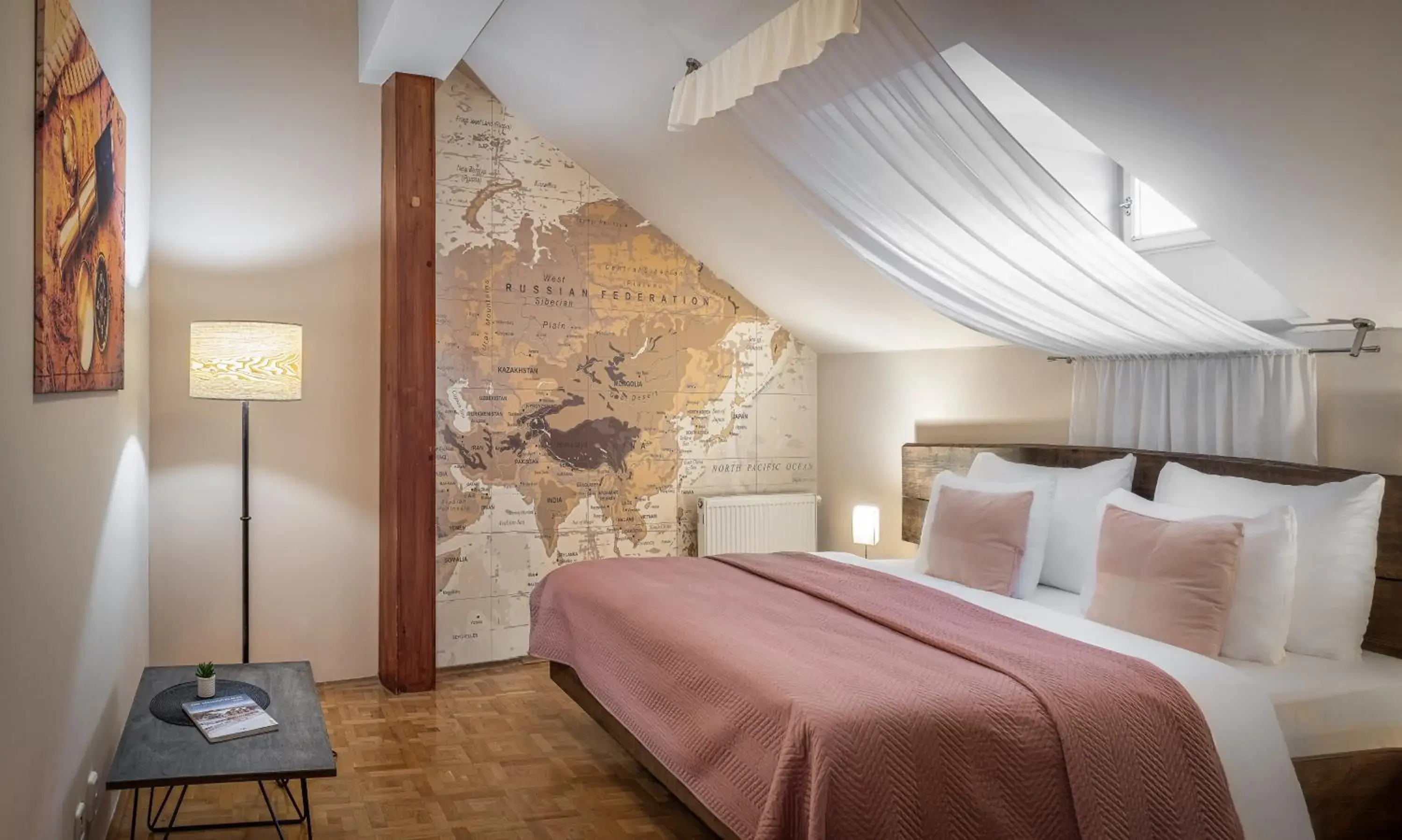 Bedroom, Bed in Six Continents