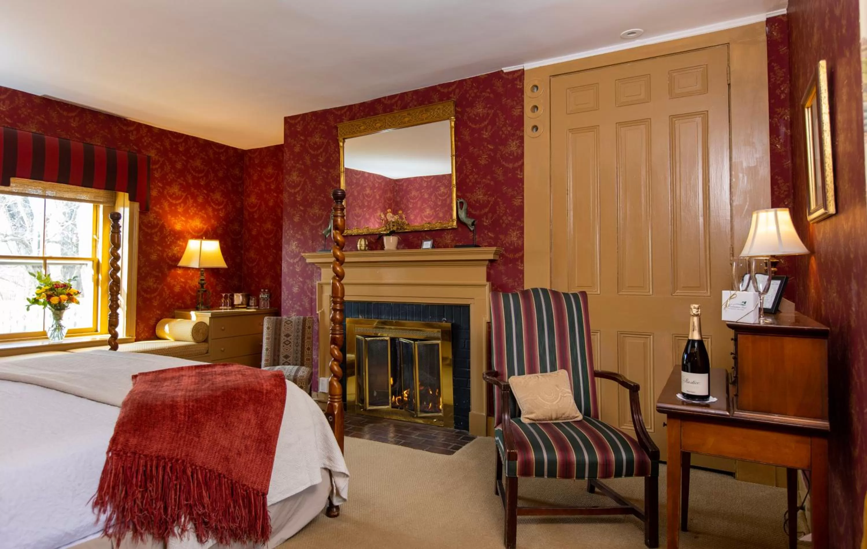 Photo of the whole room, Bed in Woolverton Inn