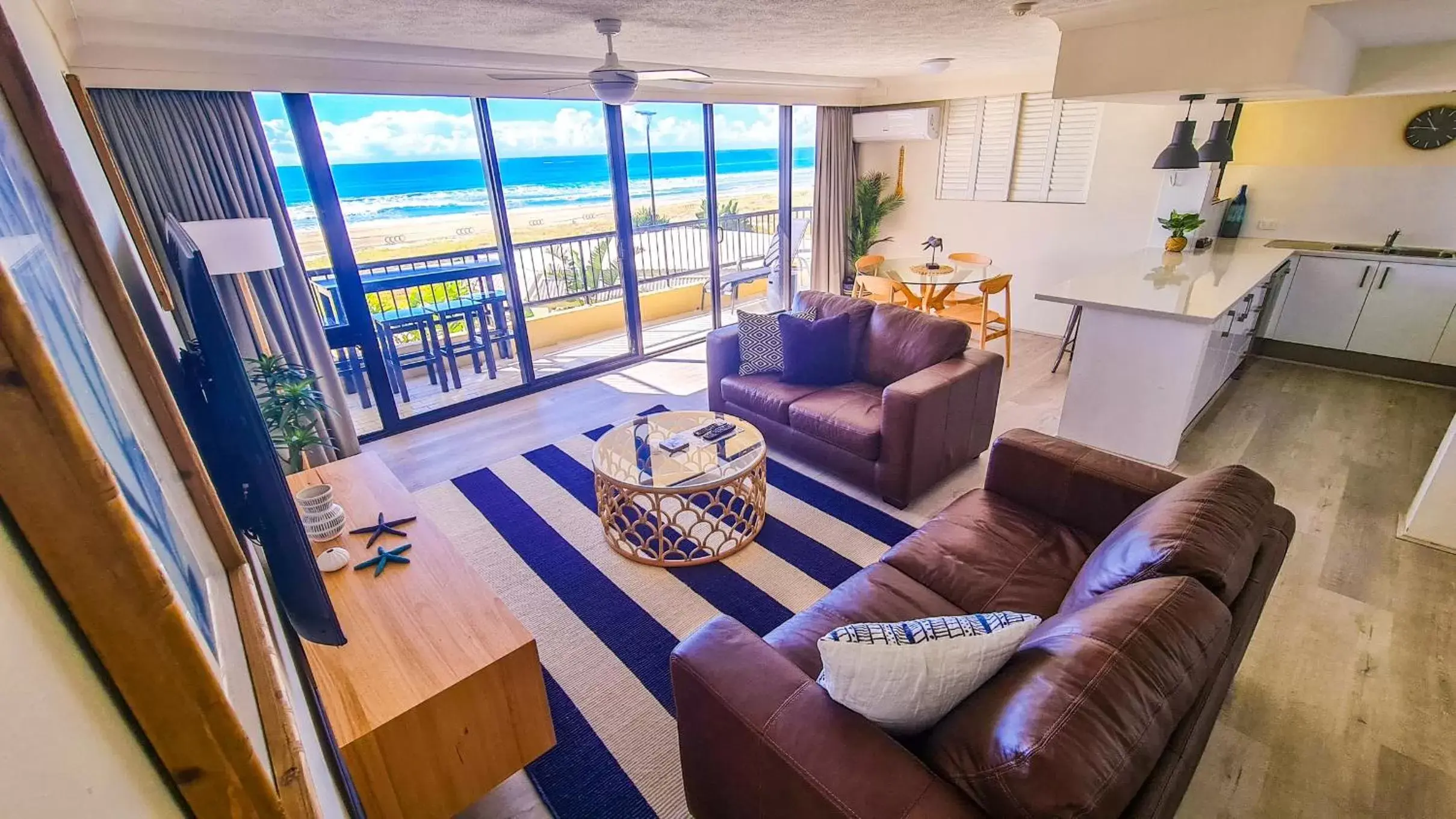 Living room, Seating Area in Pelican Sands Beach Resort