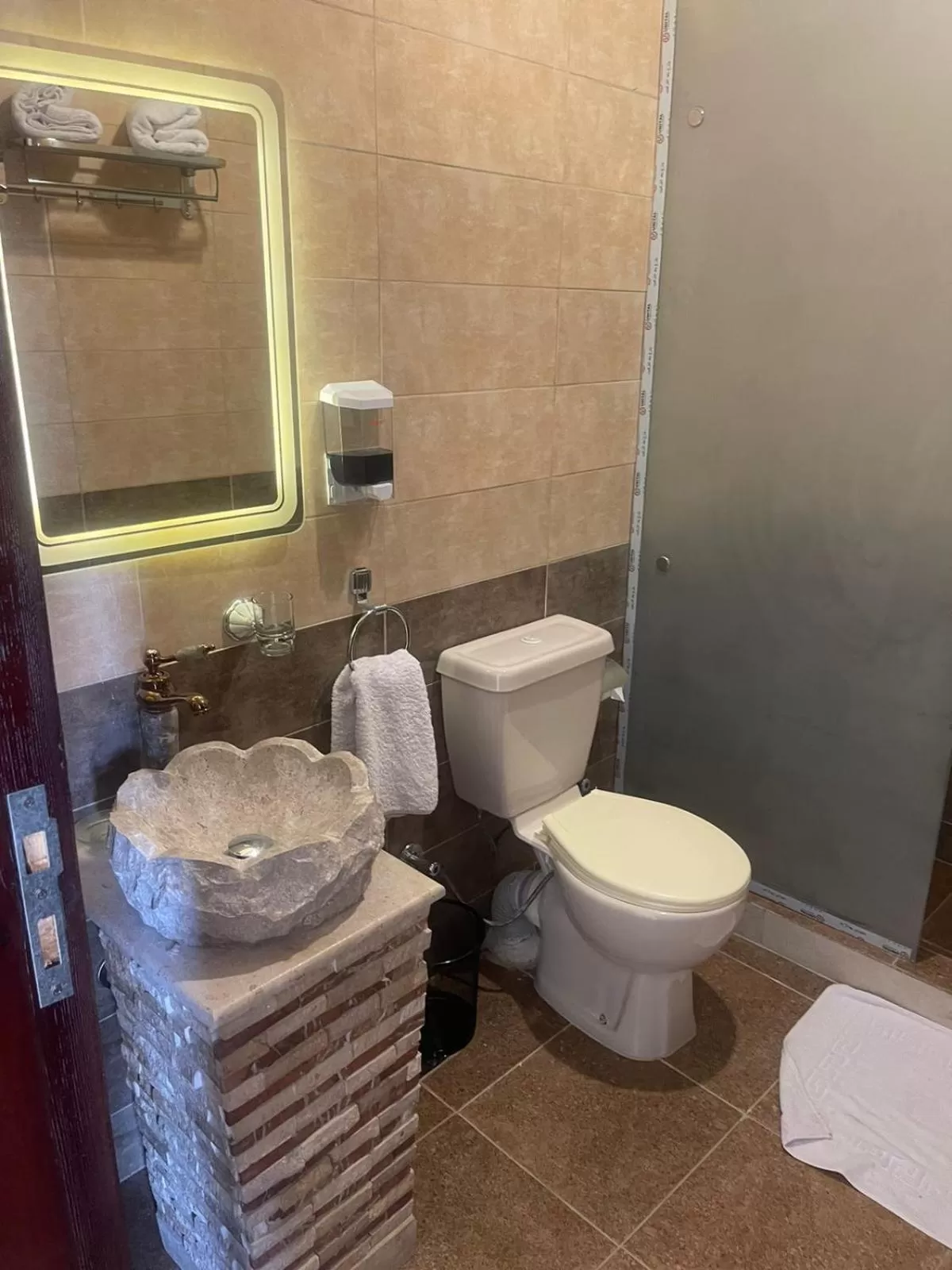 Bathroom in King Cheops Inn - Pyramid View