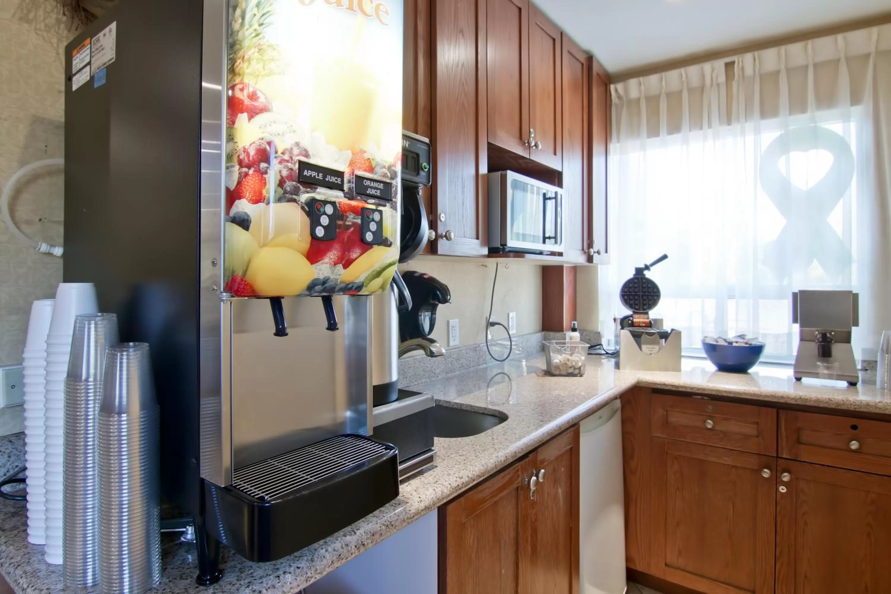 Communal kitchen in Travelodge by Wyndham Trenton