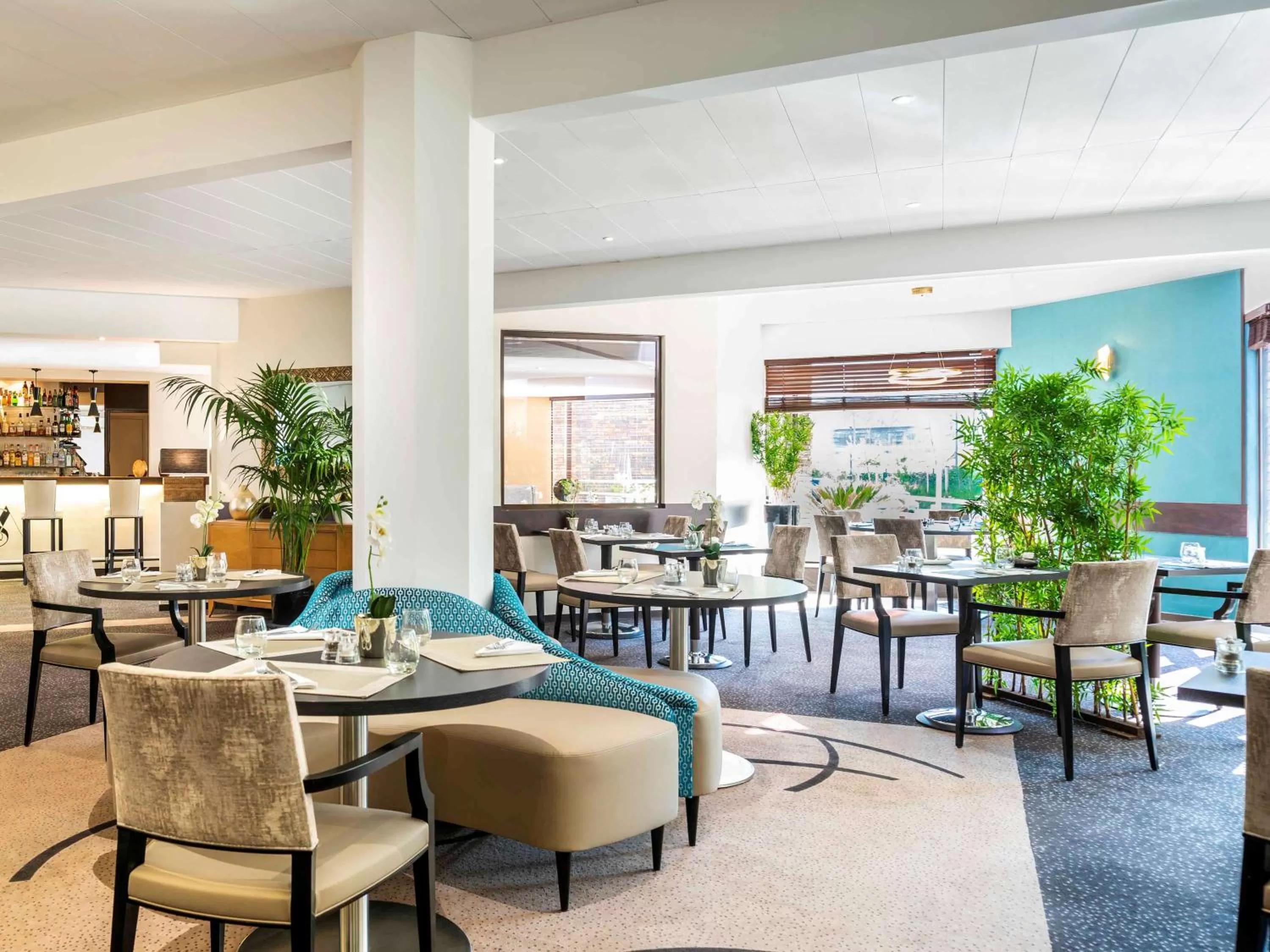 Restaurant/places to eat in Mercure Maurepas Saint Quentin