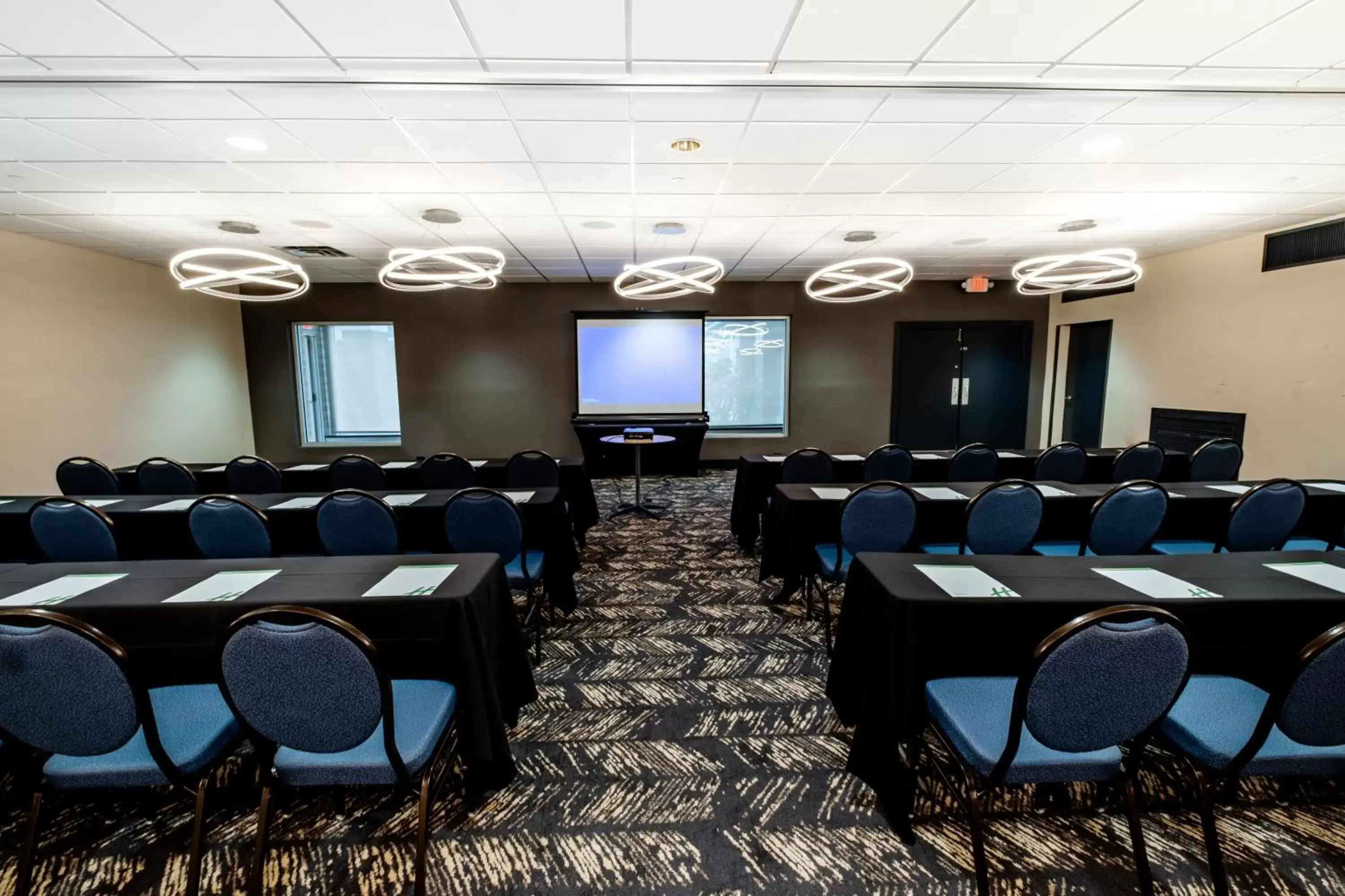 Meeting/conference room in Holiday Inn Grand Haven-Spring Lake, an IHG Hotel