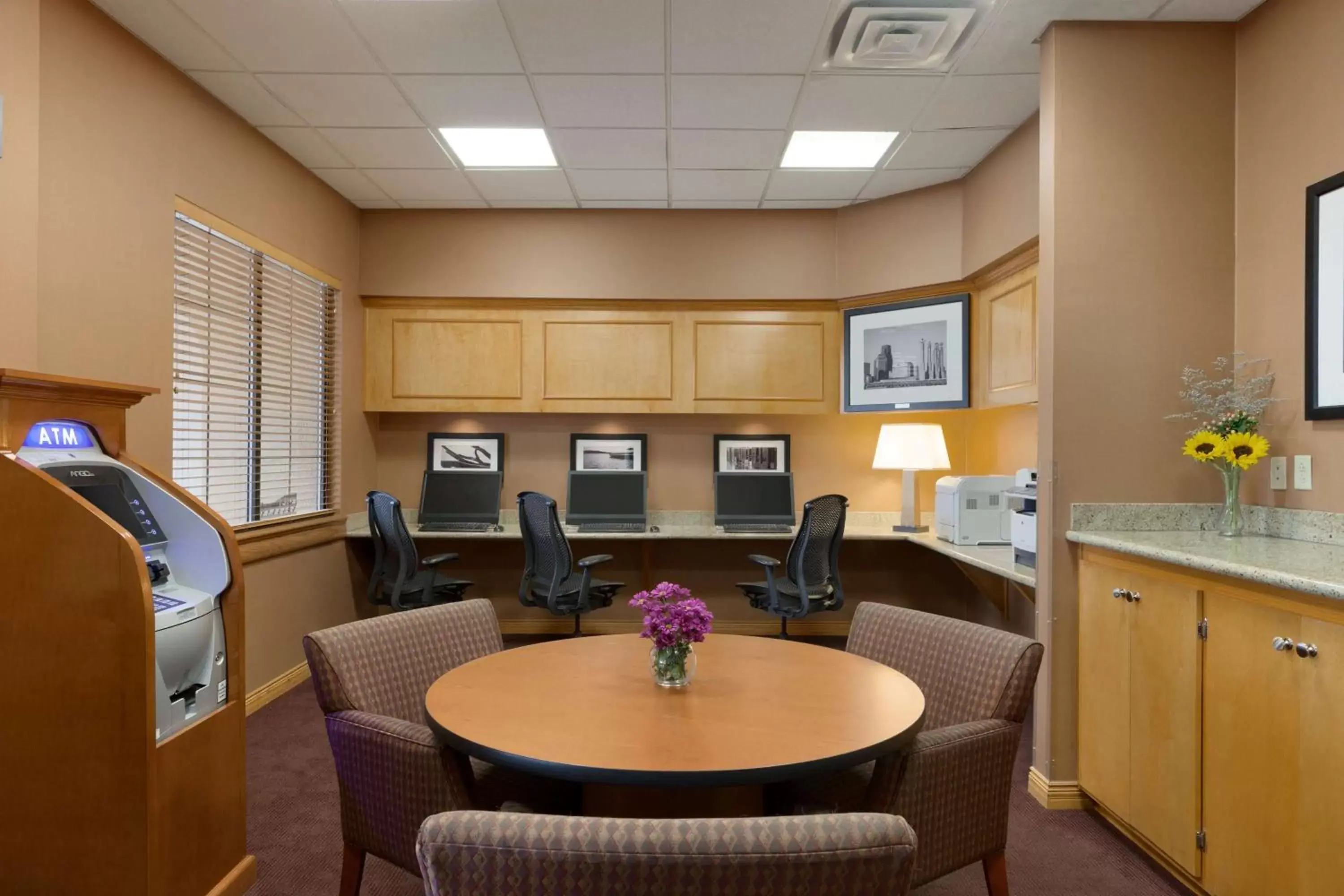 Business facilities in Embassy Suites by Hilton Kansas City International Airport