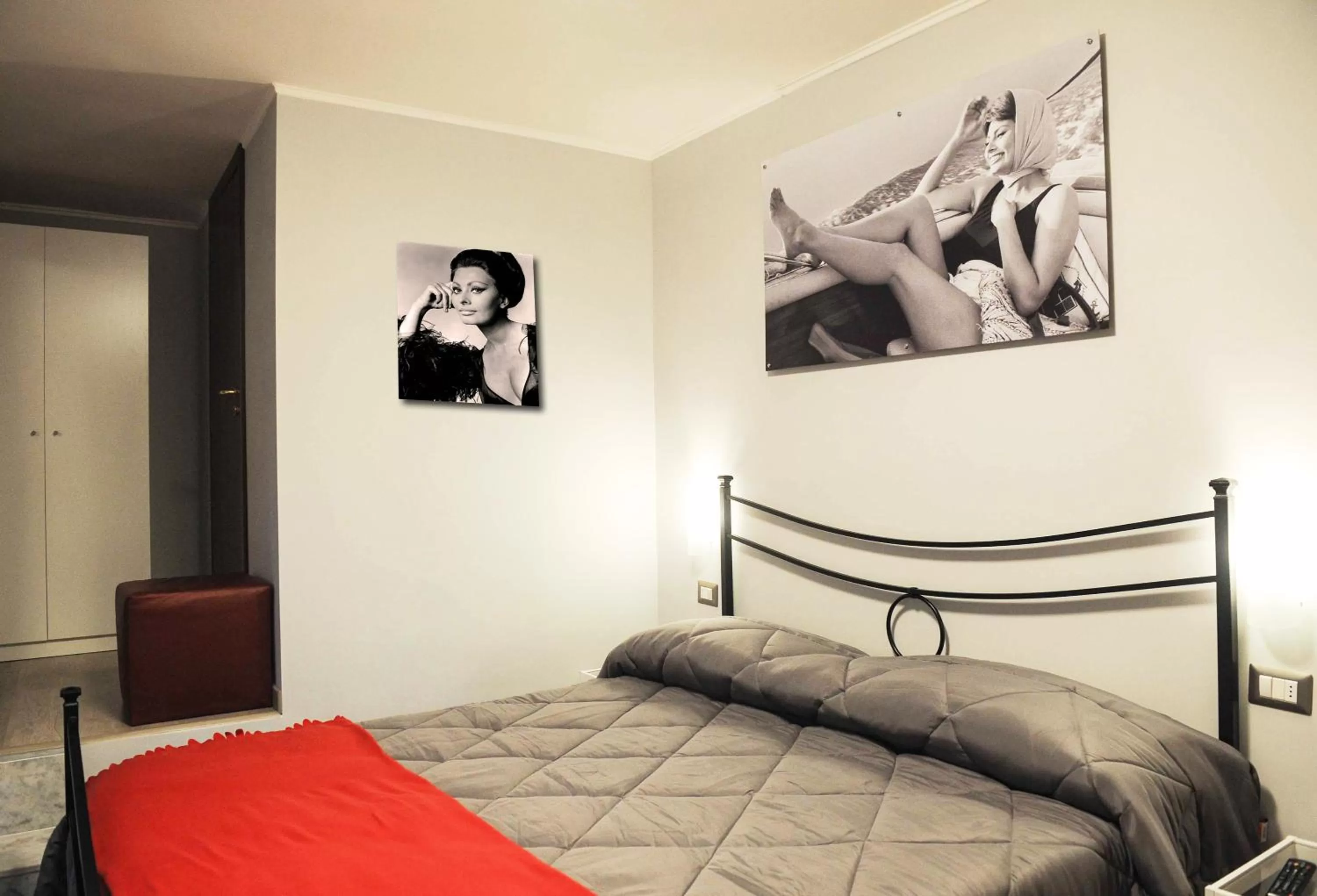 Photo of the whole room, Bed in Obelisco