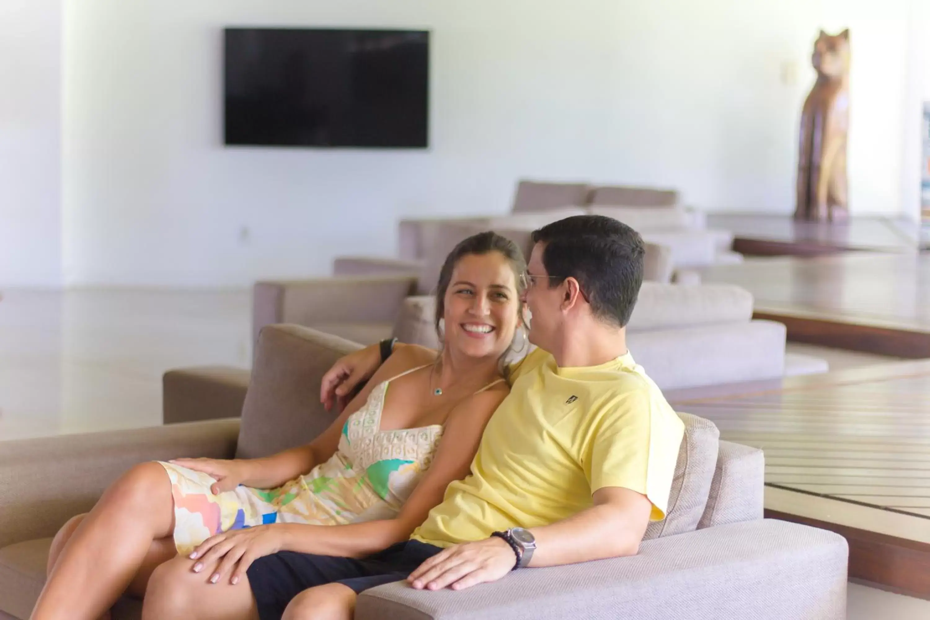 Communal lounge/ TV room in Maceió Atlantic Suites